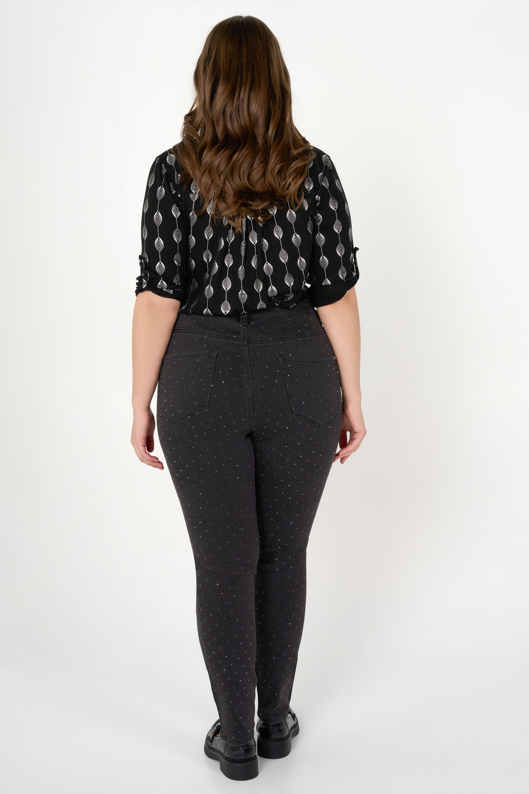 Vaqueros de corte pitillo con brillantes image number 3