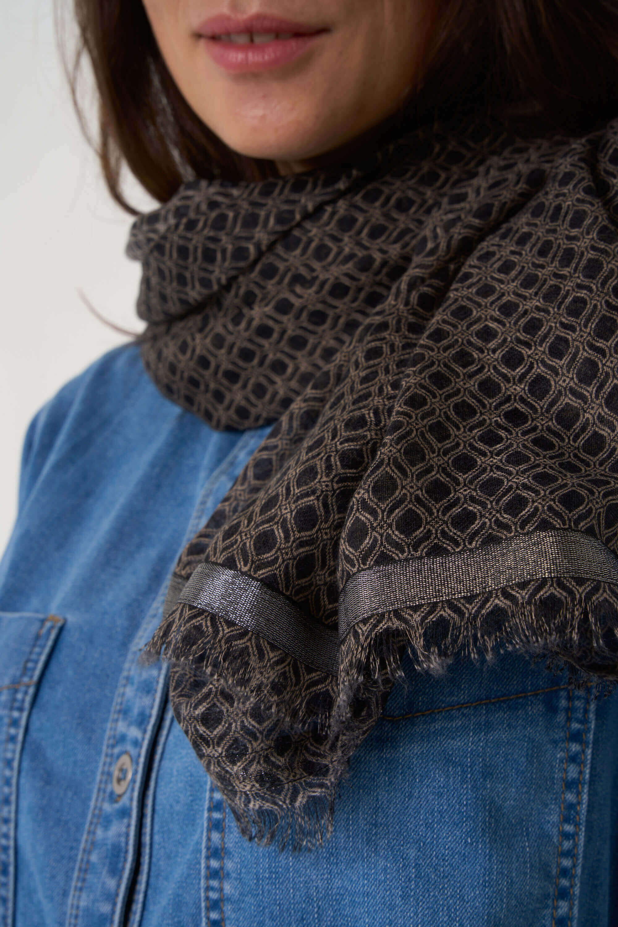 Fular con estampado    image number 2