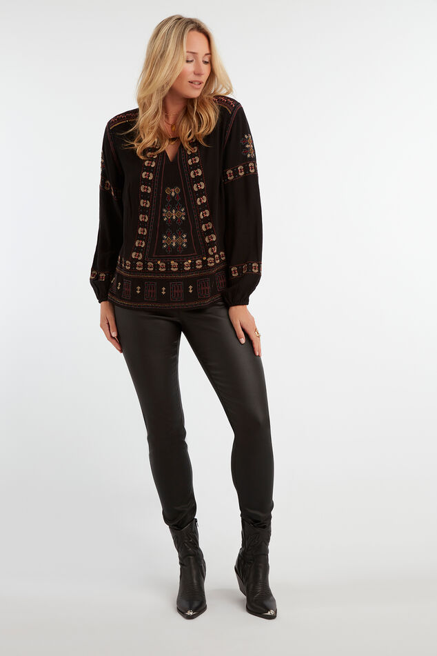 Blusa con bordados   image number 3