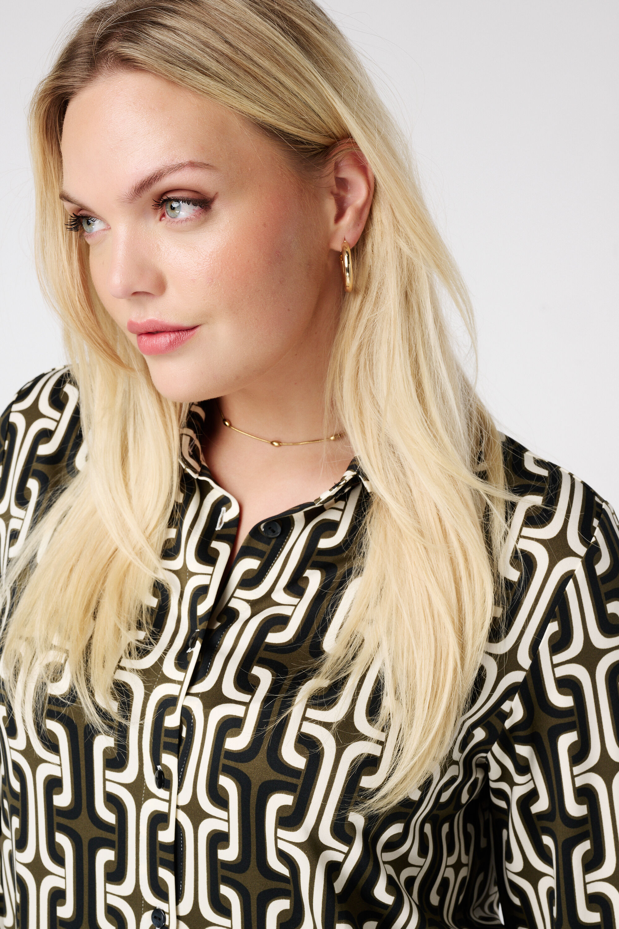 Blusa larga con estampado image number 4