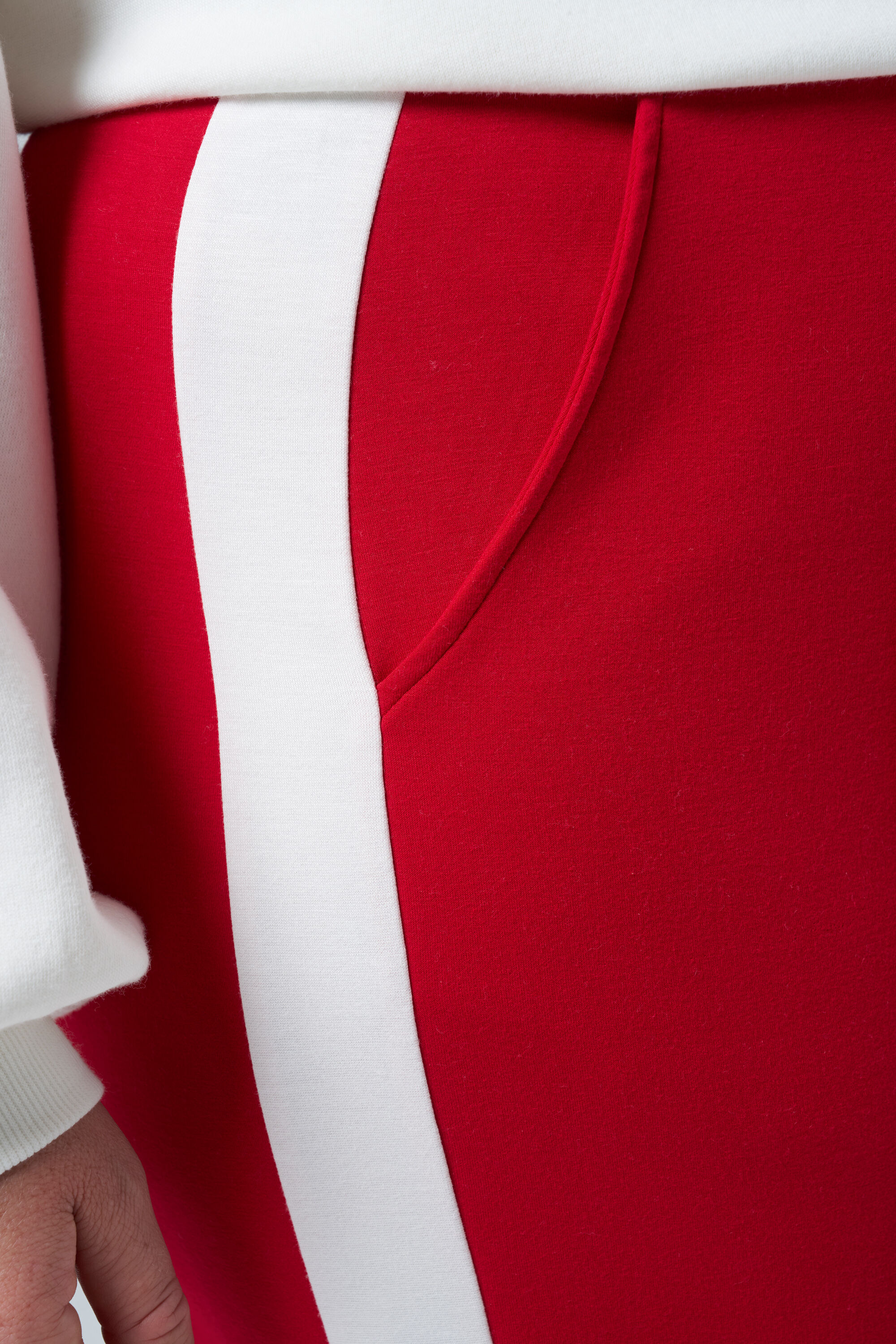 Pantalones deportivos image number 4