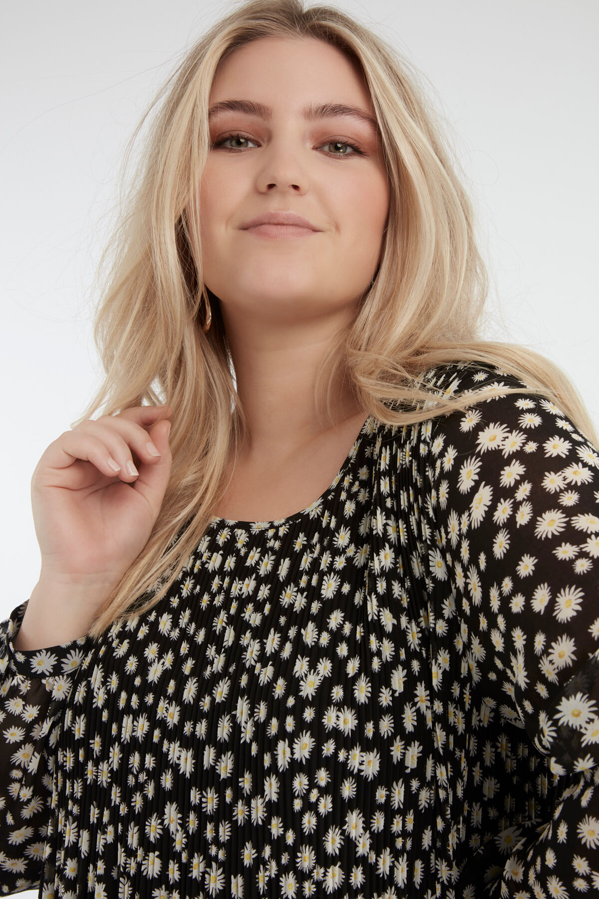 Vestido plisado de flores image number 4