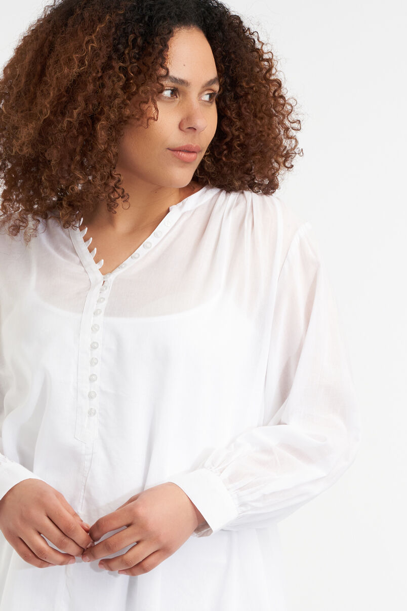 Blusa con botones image number 4