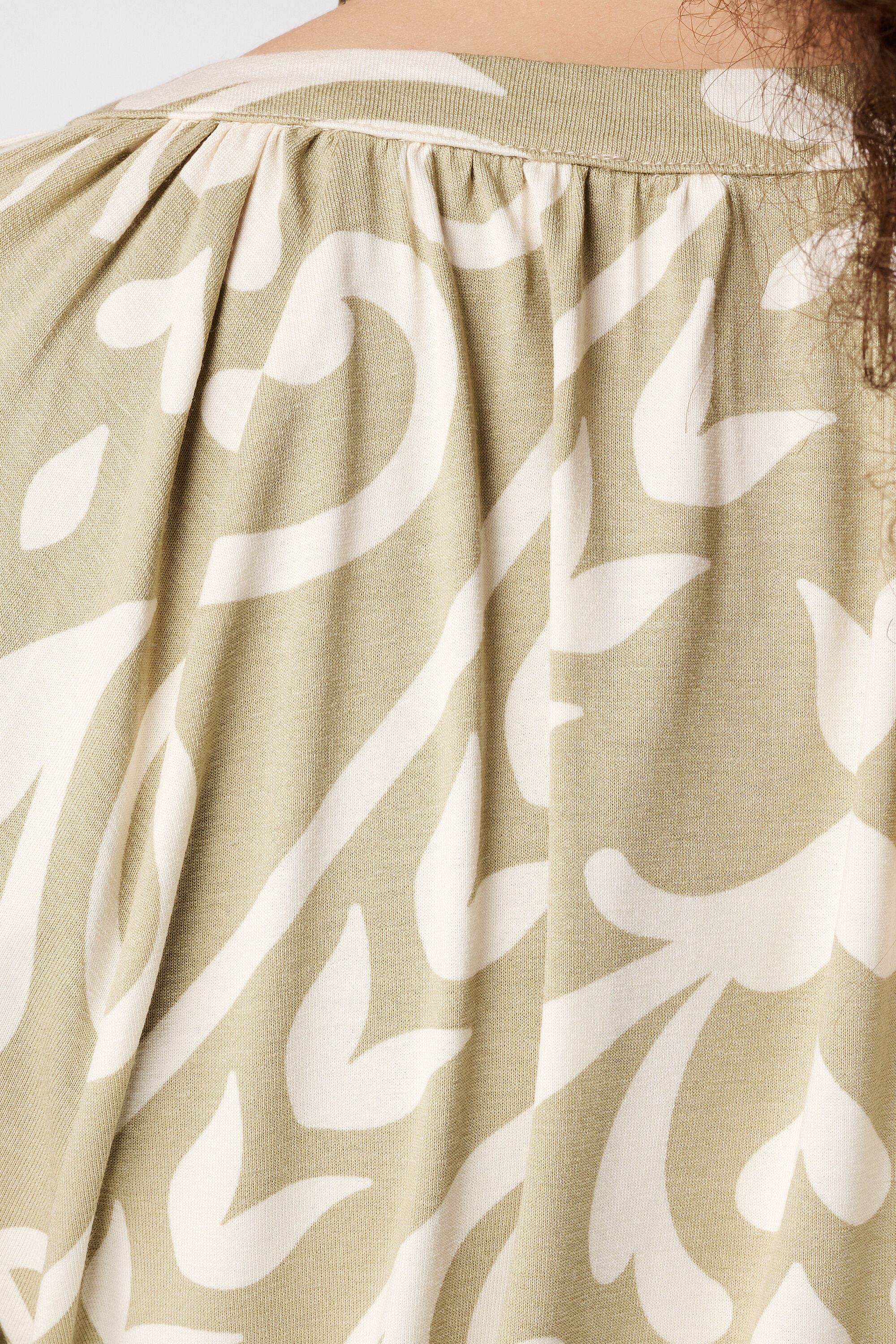 Top con estampado image number 6