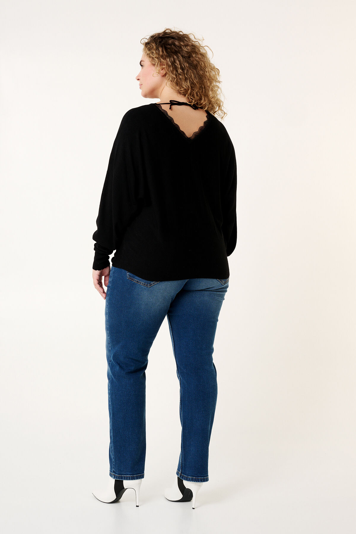 Su&eacute;ter con detalles de encaje image number 3