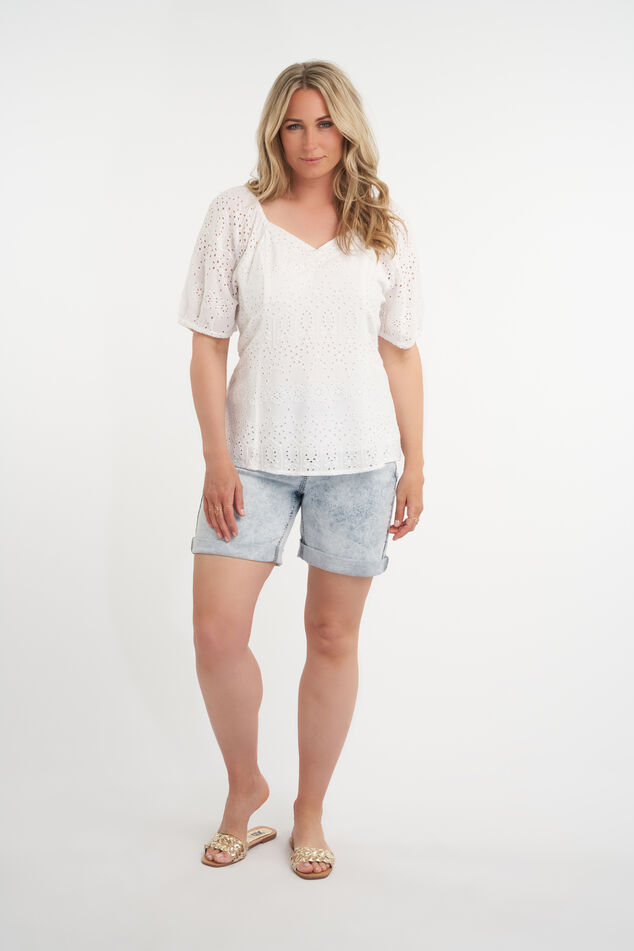 Blusa con bordados  image number 5