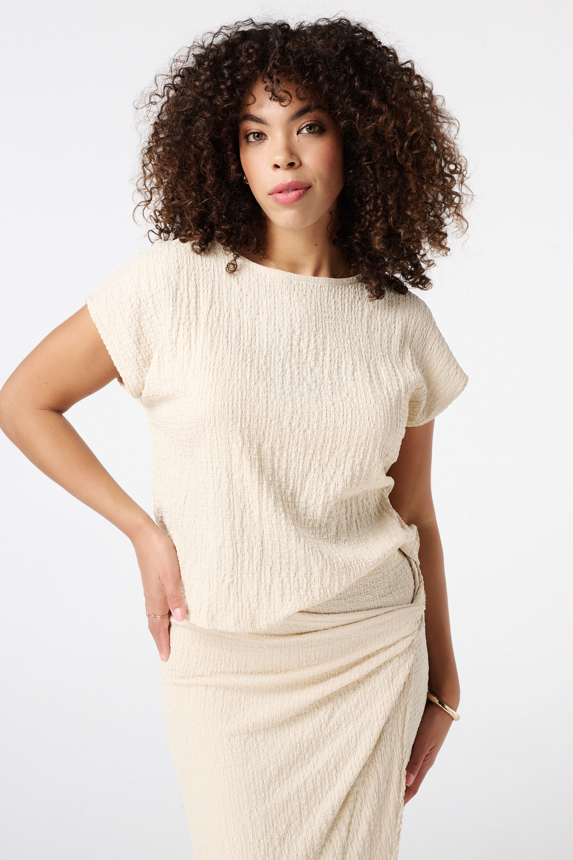 Top con textura y manga casquillo image number 6