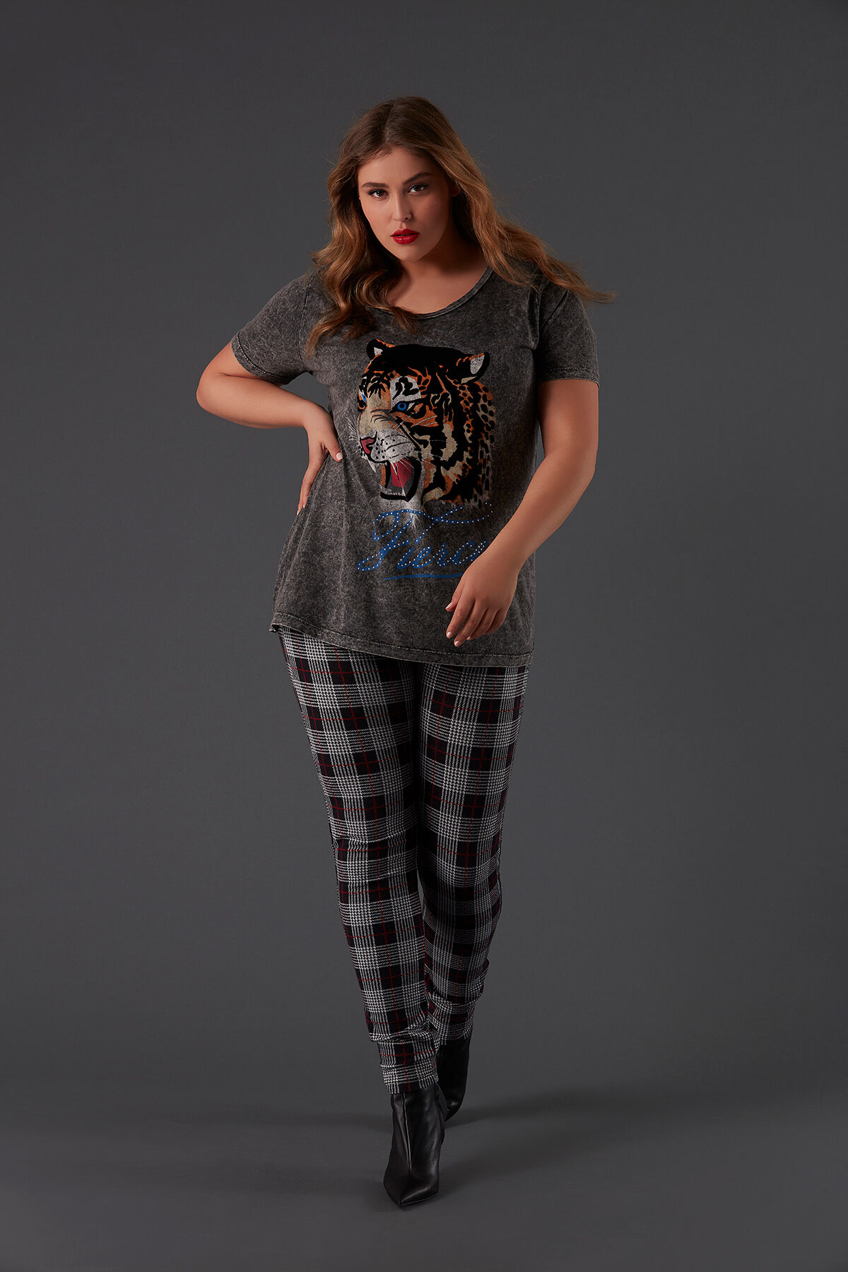 Camiseta con estampado de tigre image number 4