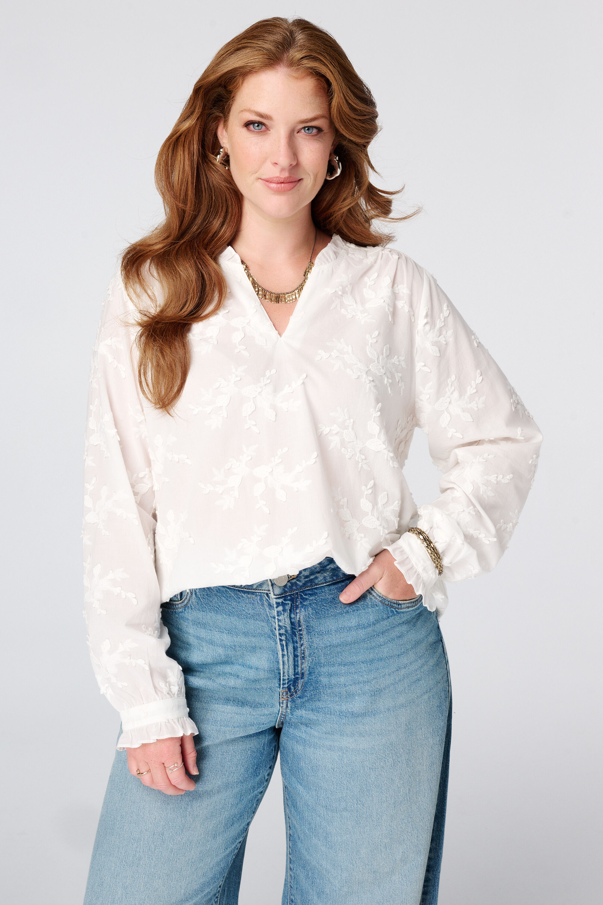 Blusa con bordados image number 0