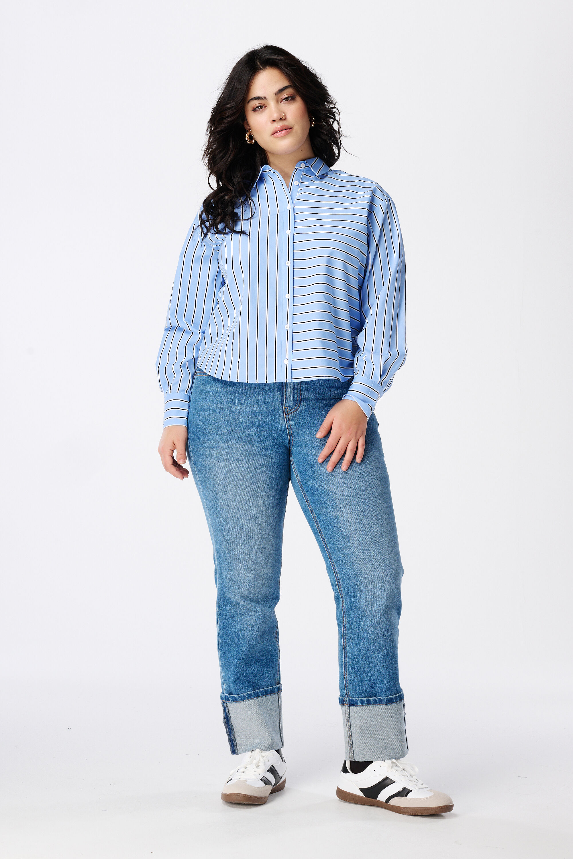 Blusa corta de rayas image number 5