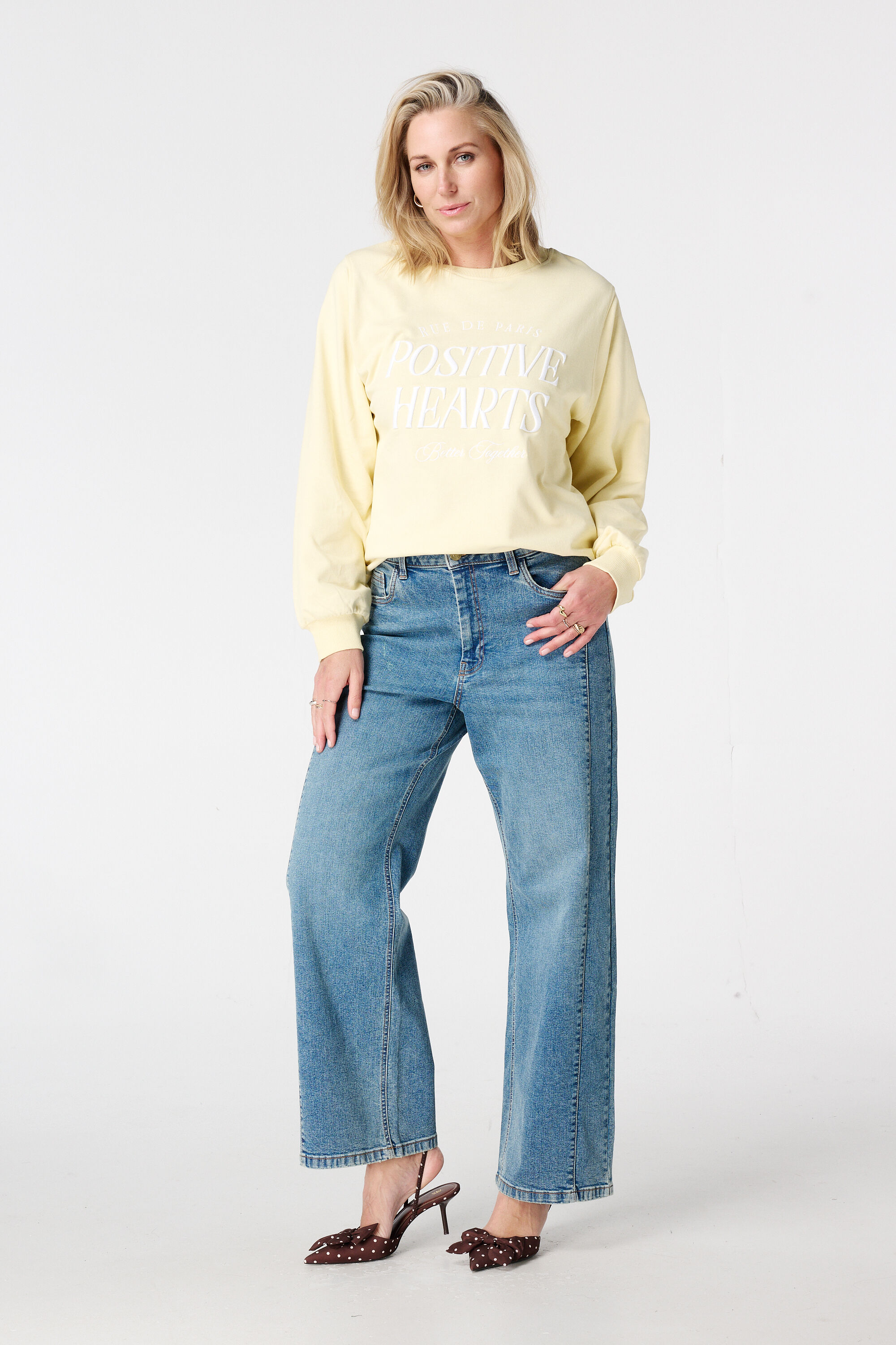 Su&eacute;ter con texto bordado image number 5