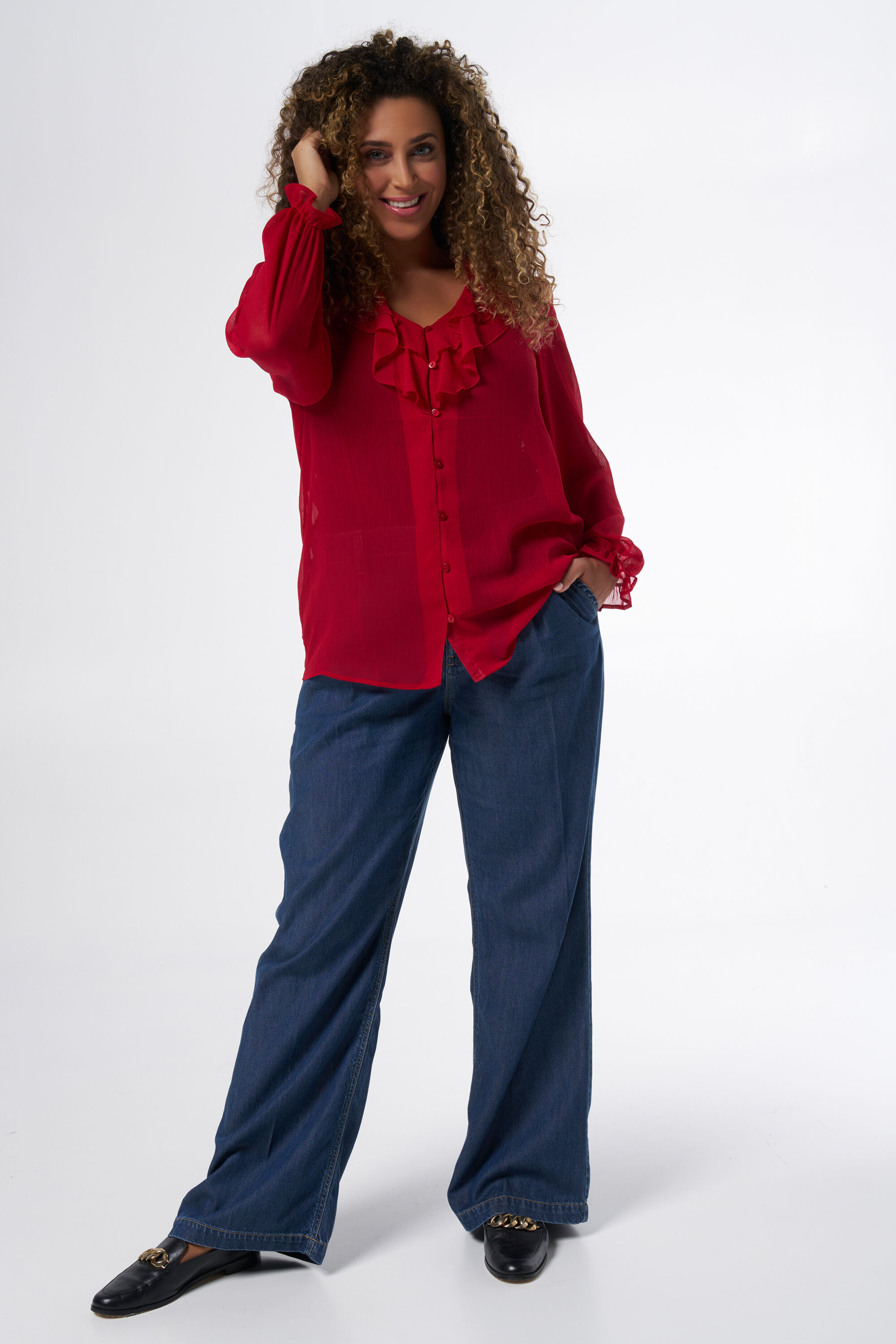 Blusa con volantes  image number 5