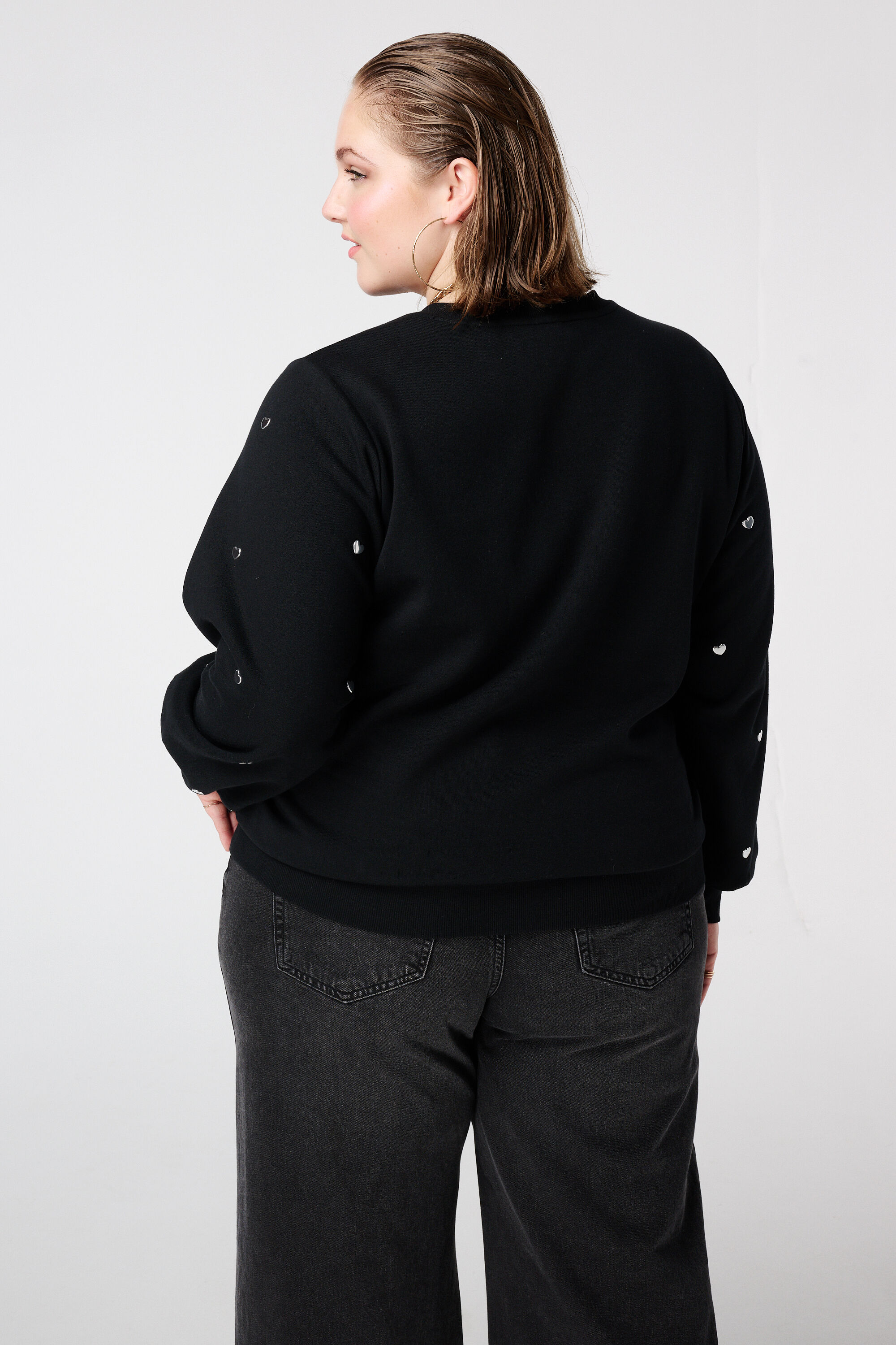 Sudadera con estampado y corazones image number 3