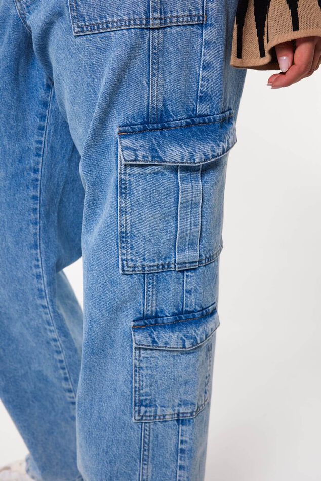 Vaqueros cargo de denim image number 5