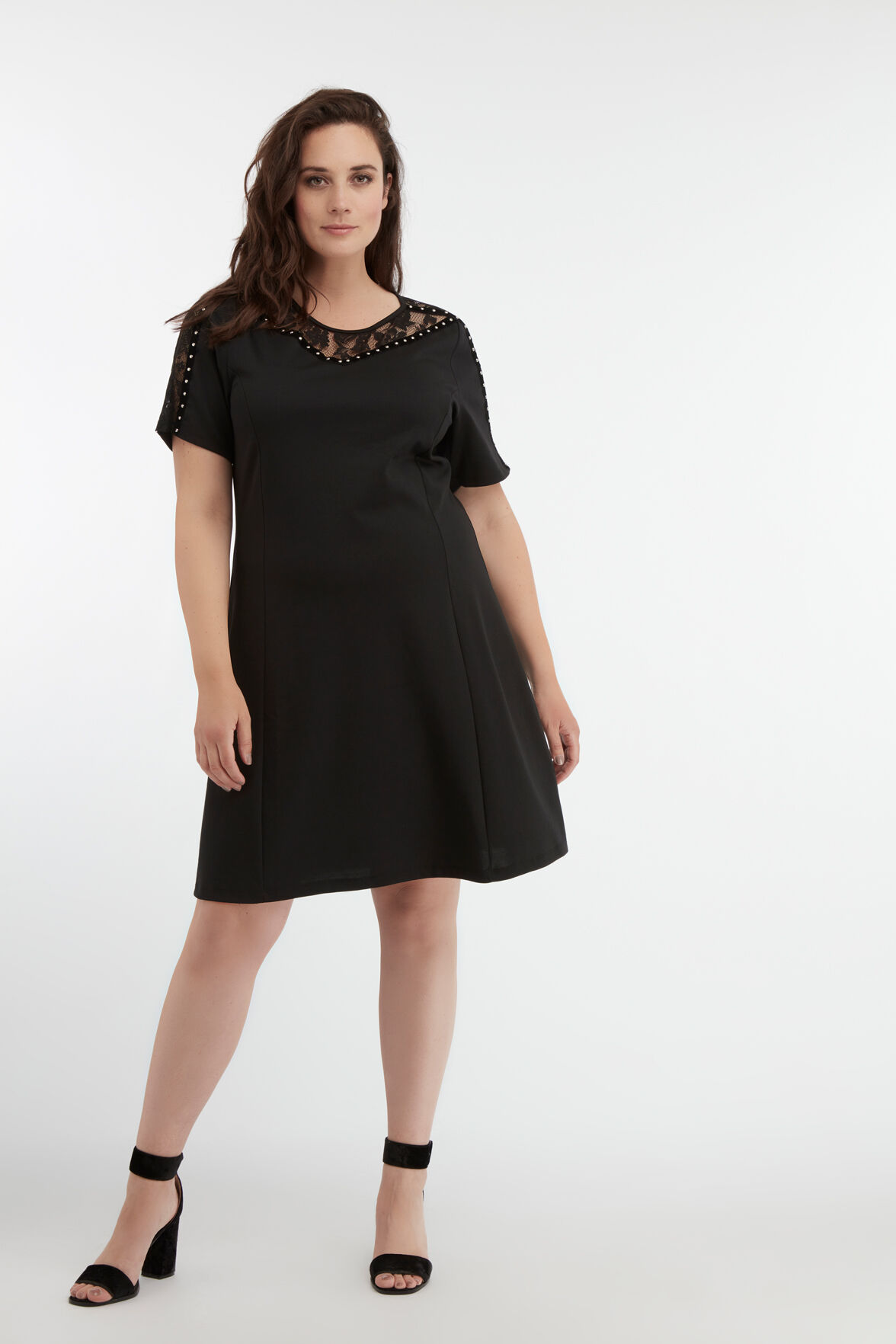 Vestido con cuello de encaje    image number 5