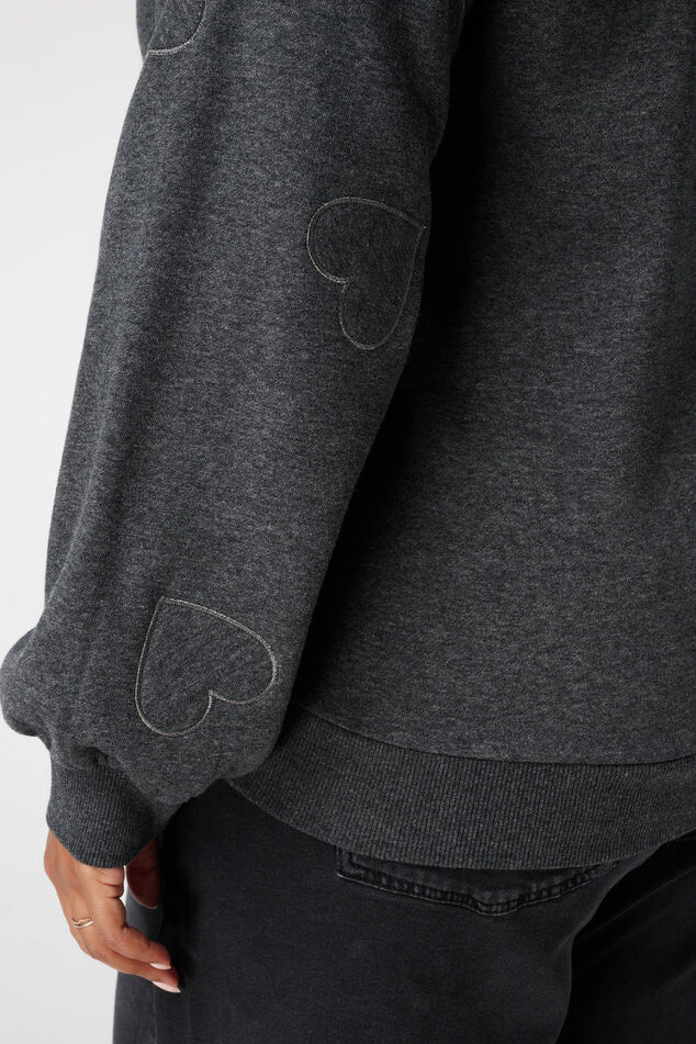 Jersey con corazones bordados image number 6