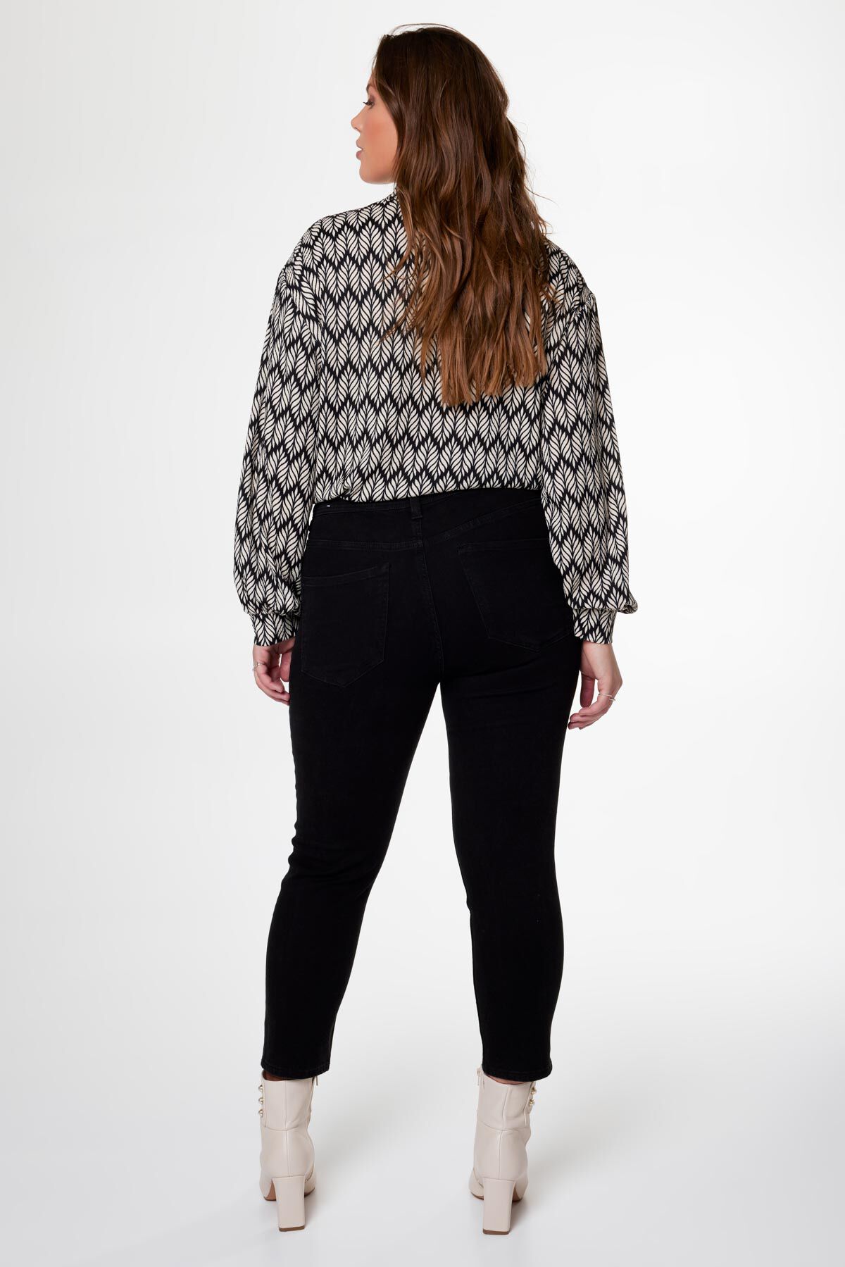 Pantalones de pernera ajustada recortados image number 3