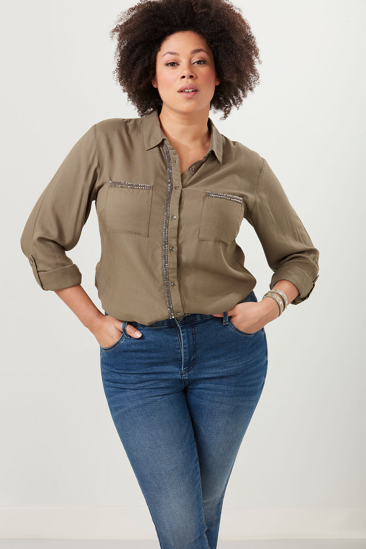 Blusa con lentejuelas y cuentas image number 4