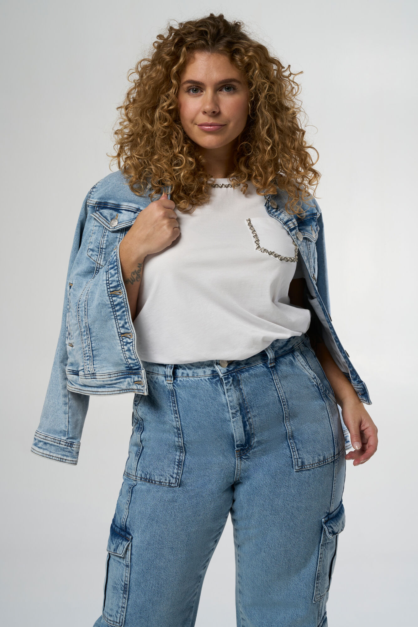 Chaqueta vaquera con el&aacute;stico image number 6