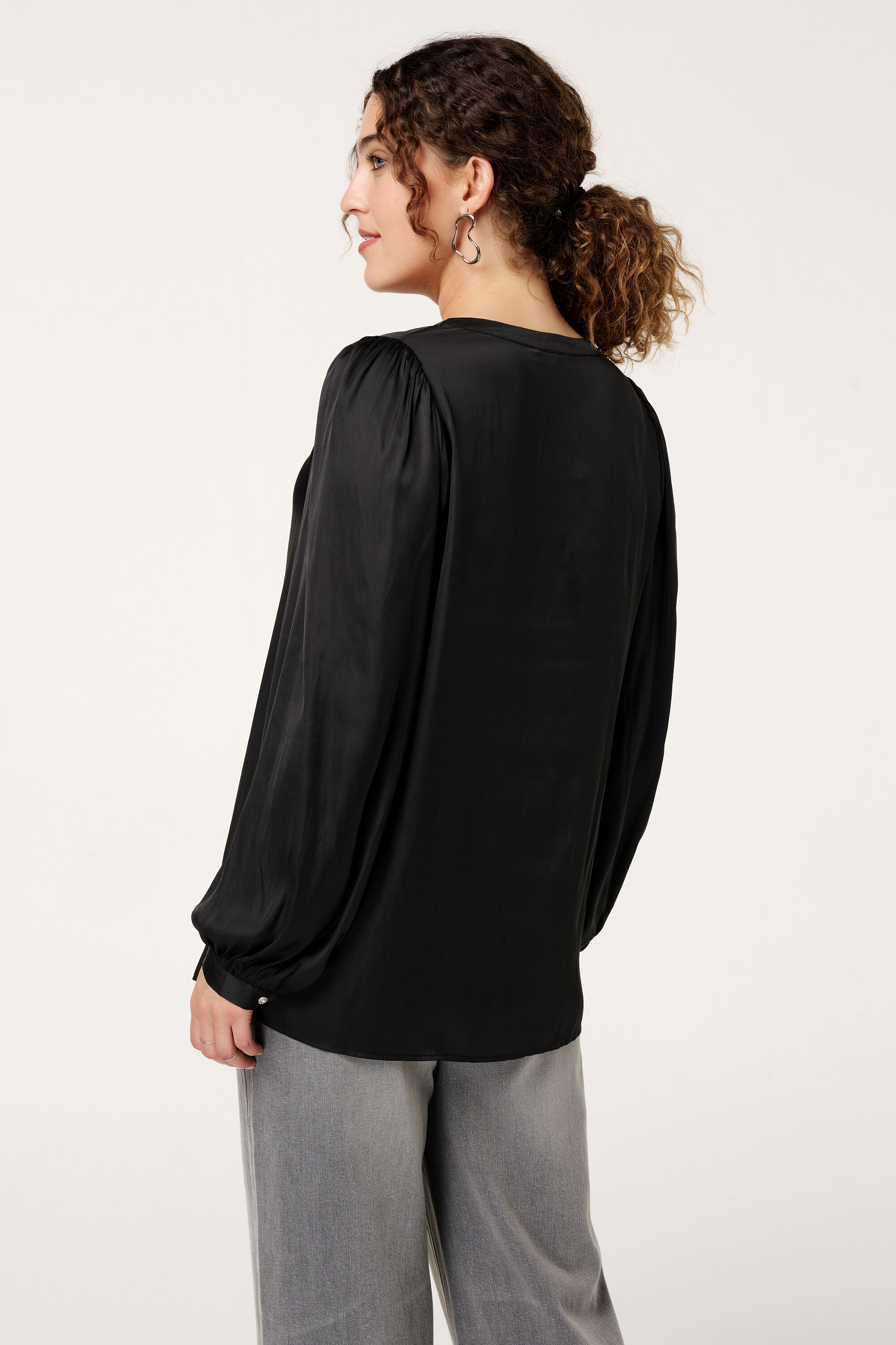 Blusa de sat&eacute;n  image number 3