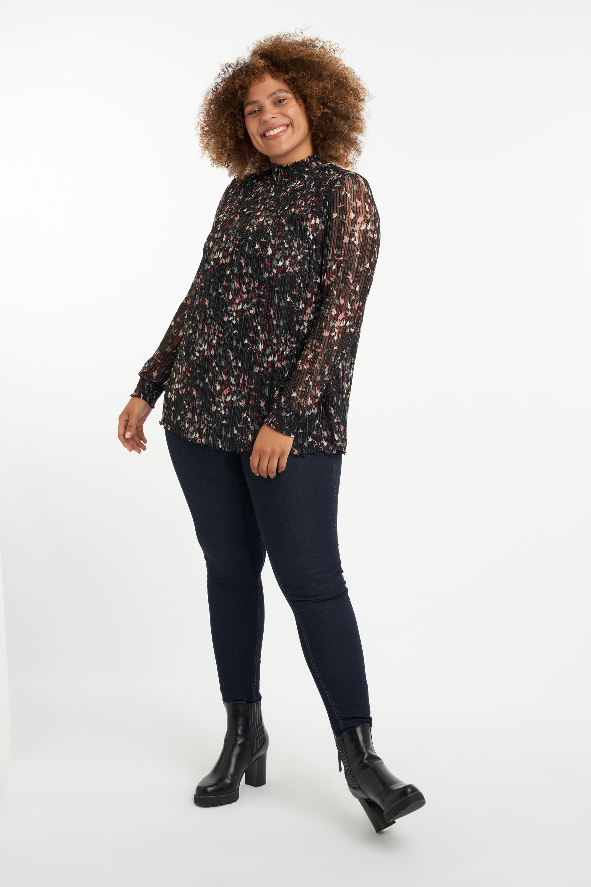 Top semitransparente con estampado image number 4