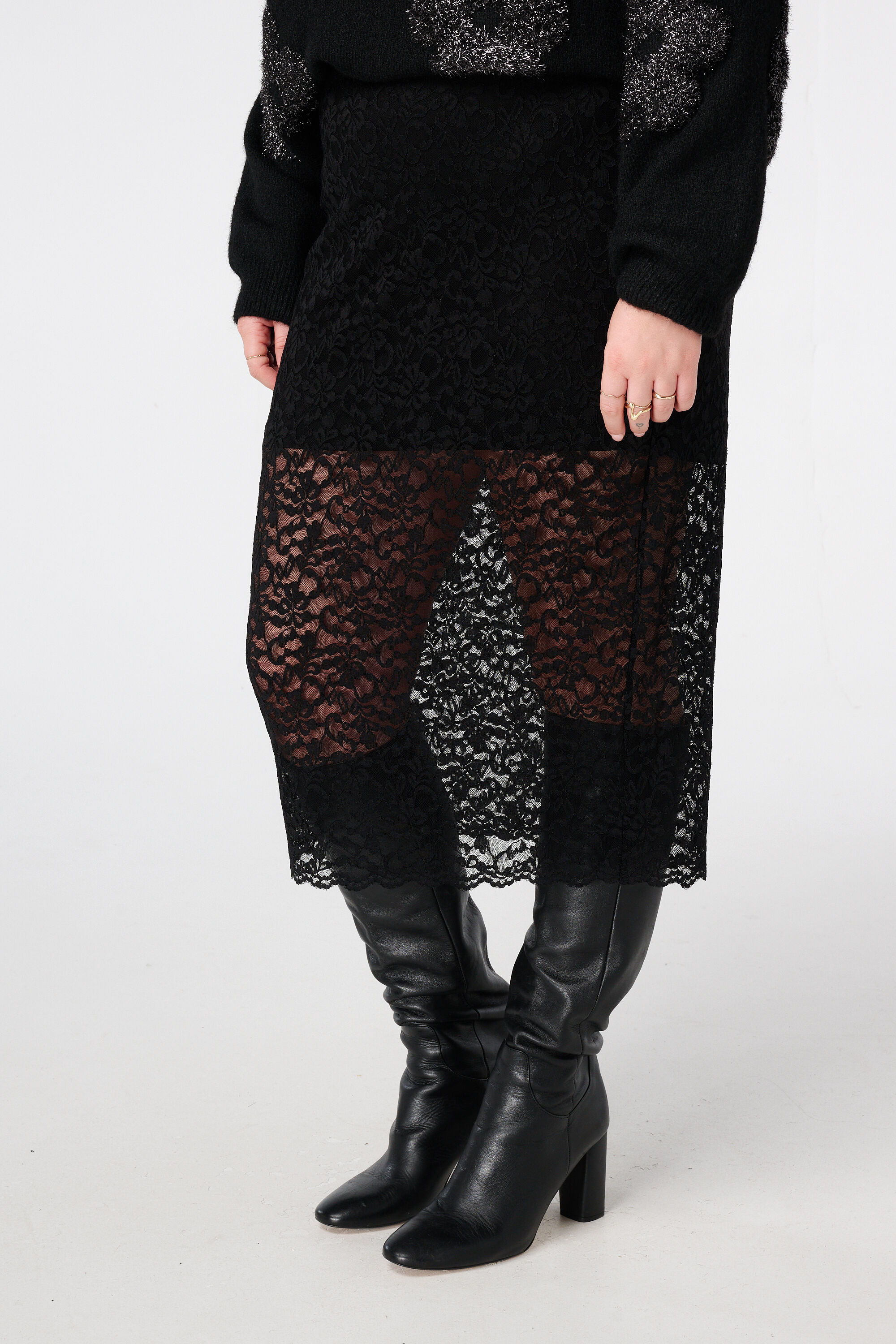 Falda midi de encaje con enagua image number 5