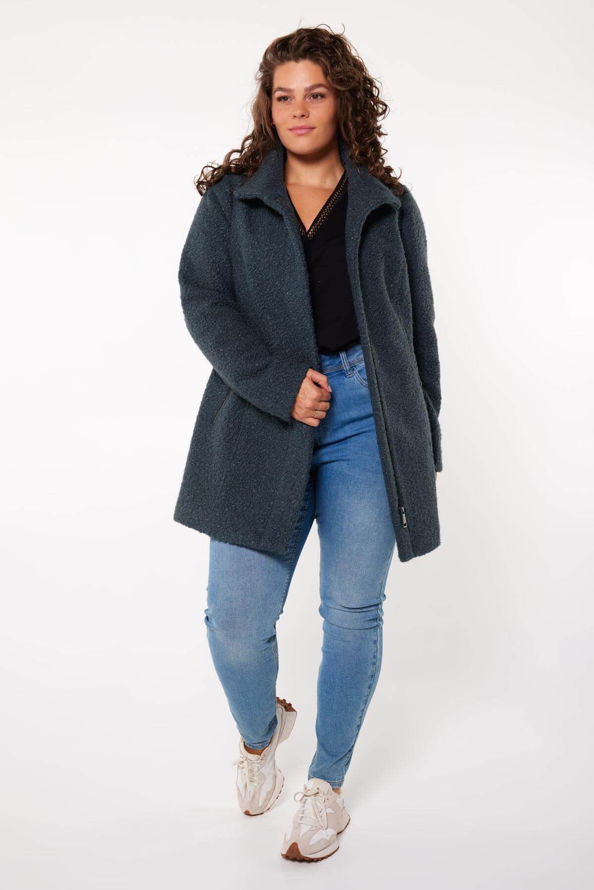 Abrigo bucl&eacute; image number 6