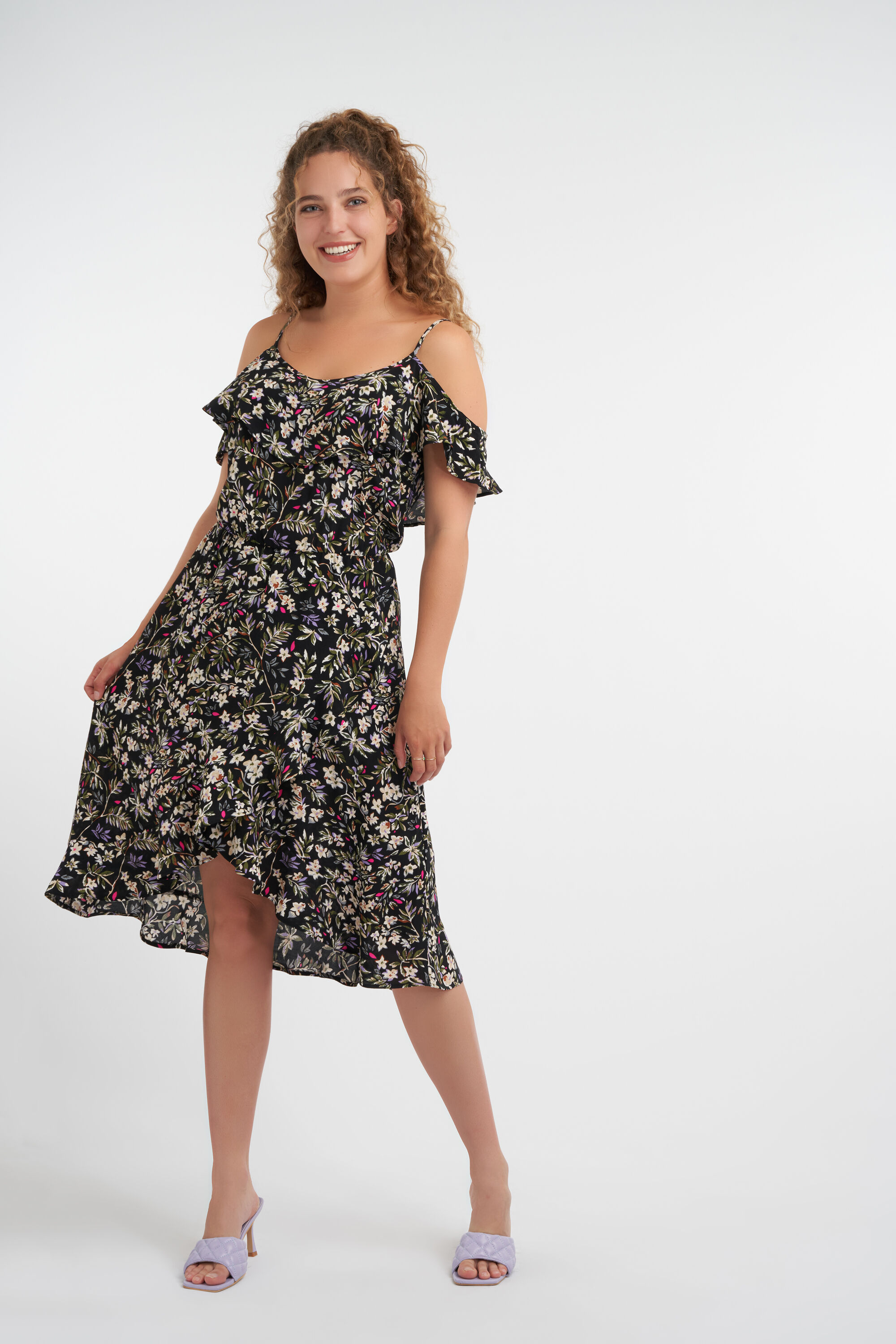 Vestido cruzado con hombros al descubierto  image number 6