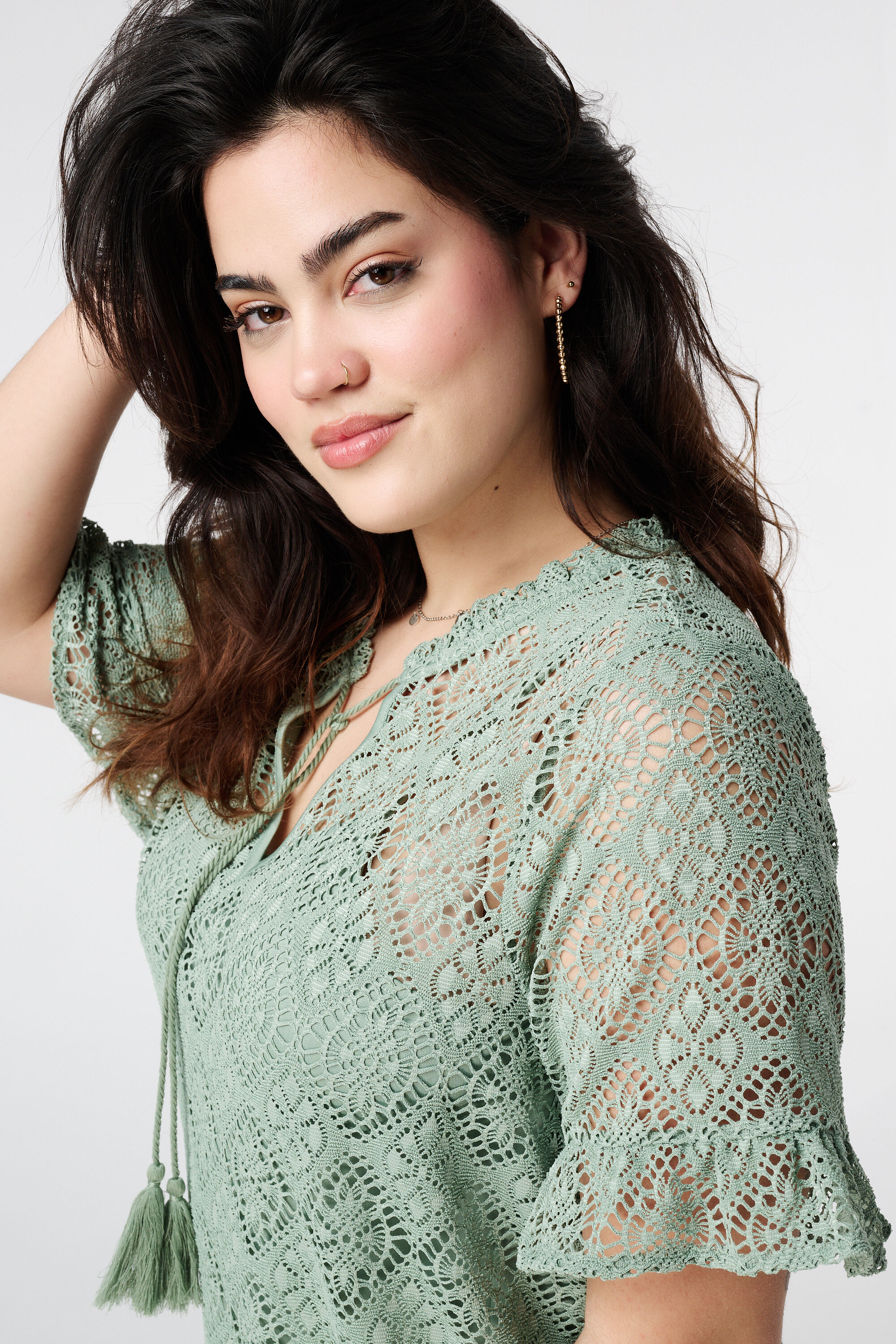 Top de encaje con manga corta  image number 4