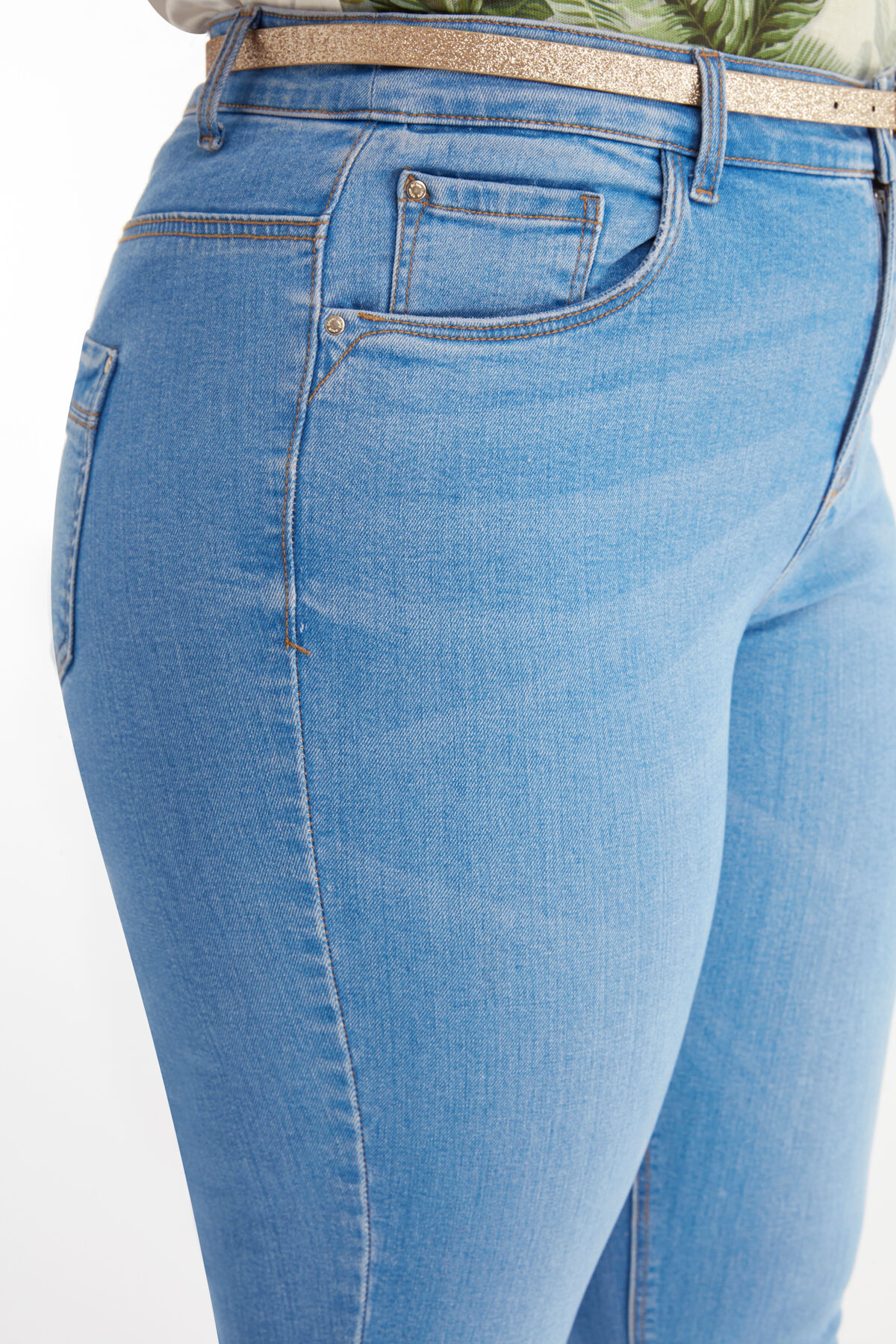 Vaqueros con cintur&oacute;n image number 5