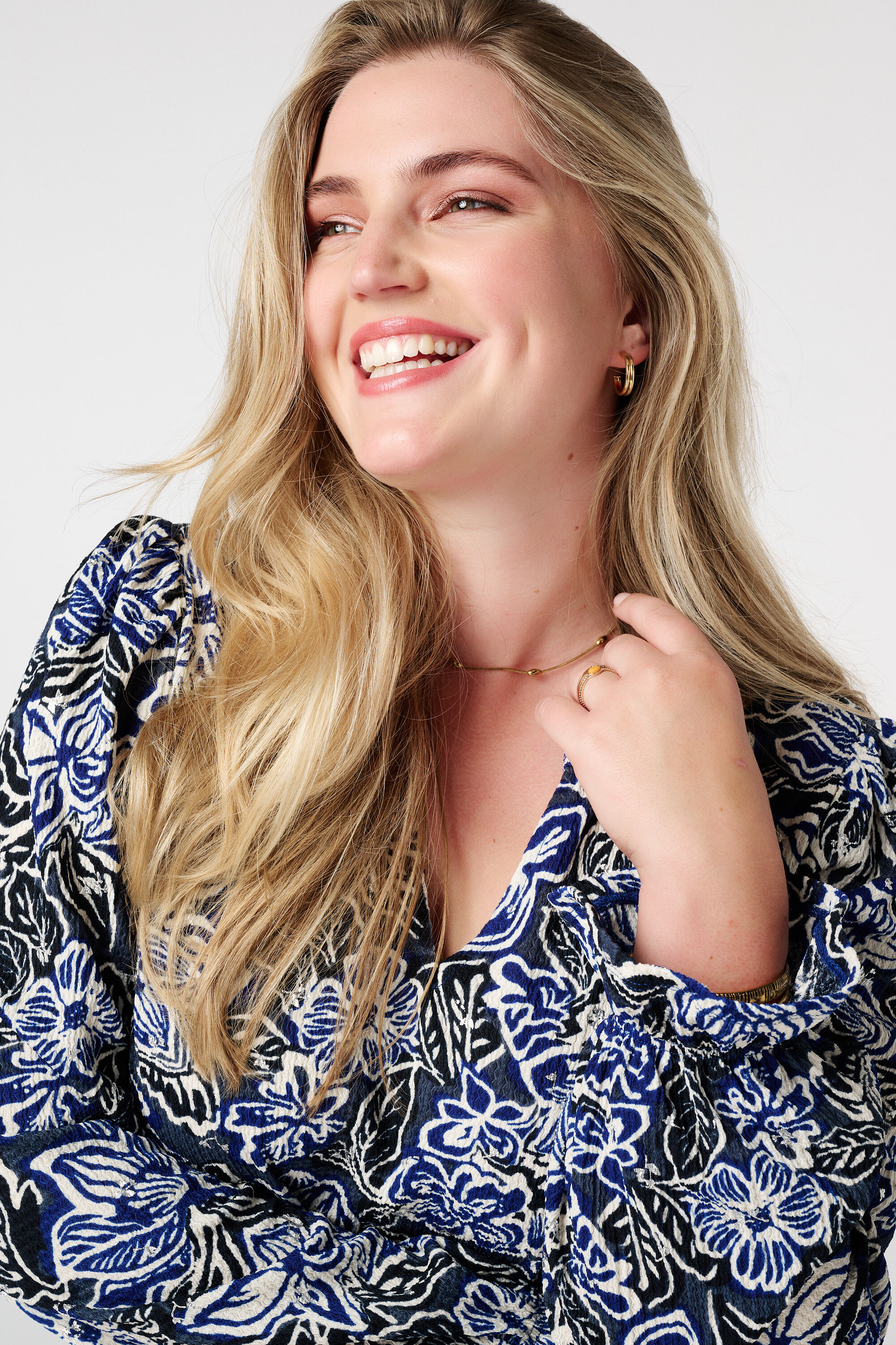 Top estampado y con textura image number 4