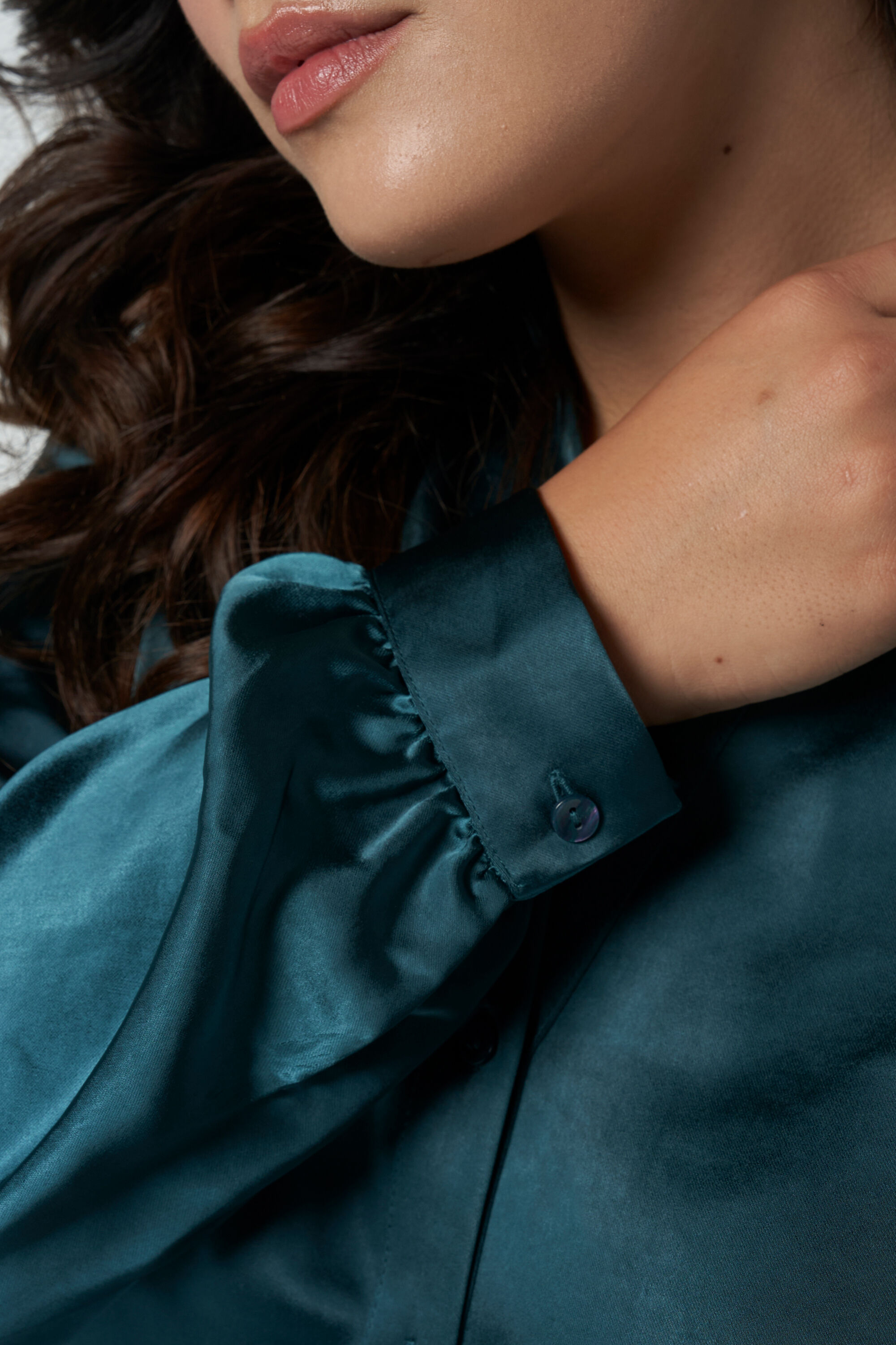 Blusa tipo sat&eacute;n image number 4