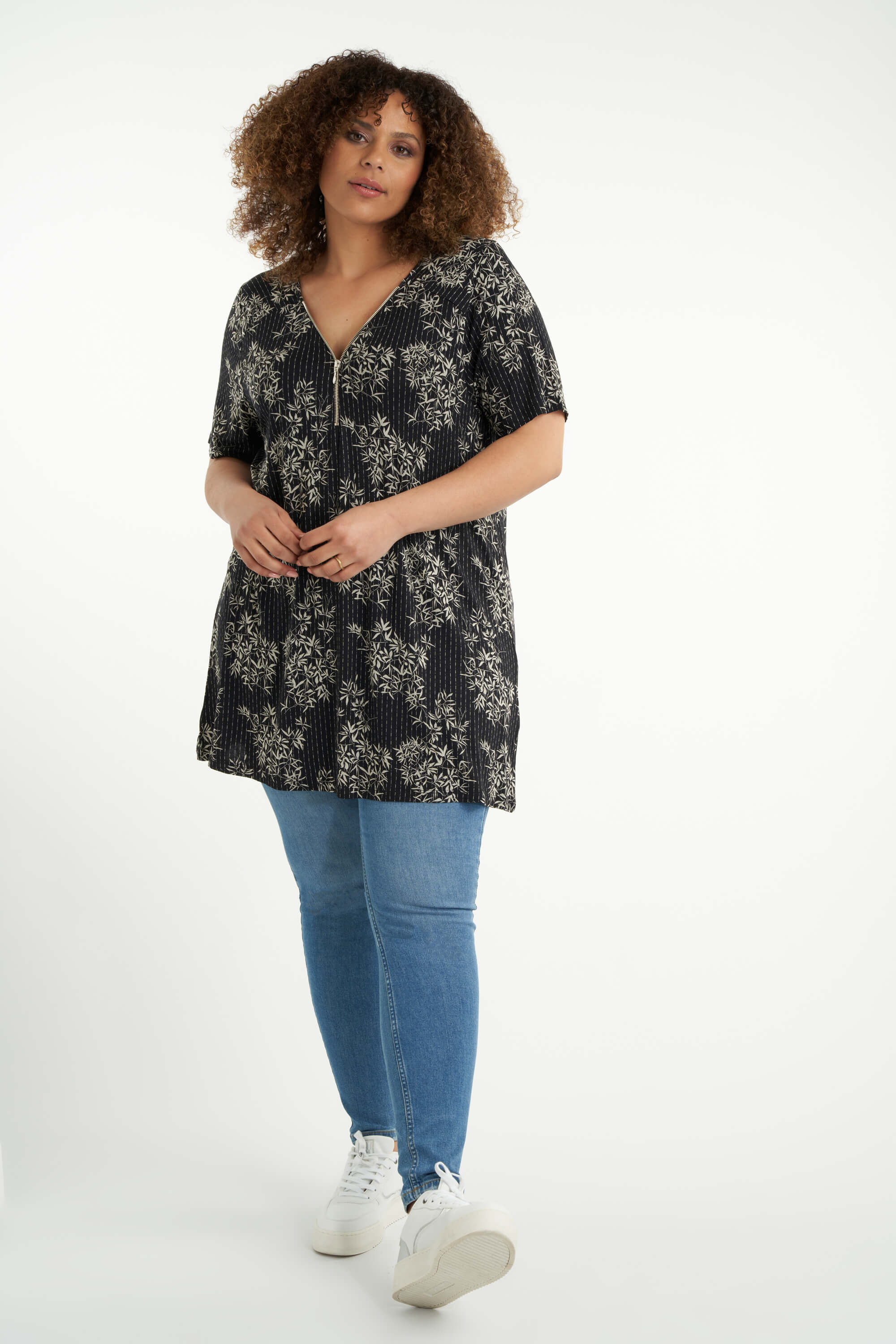 Top con estampado image number 5