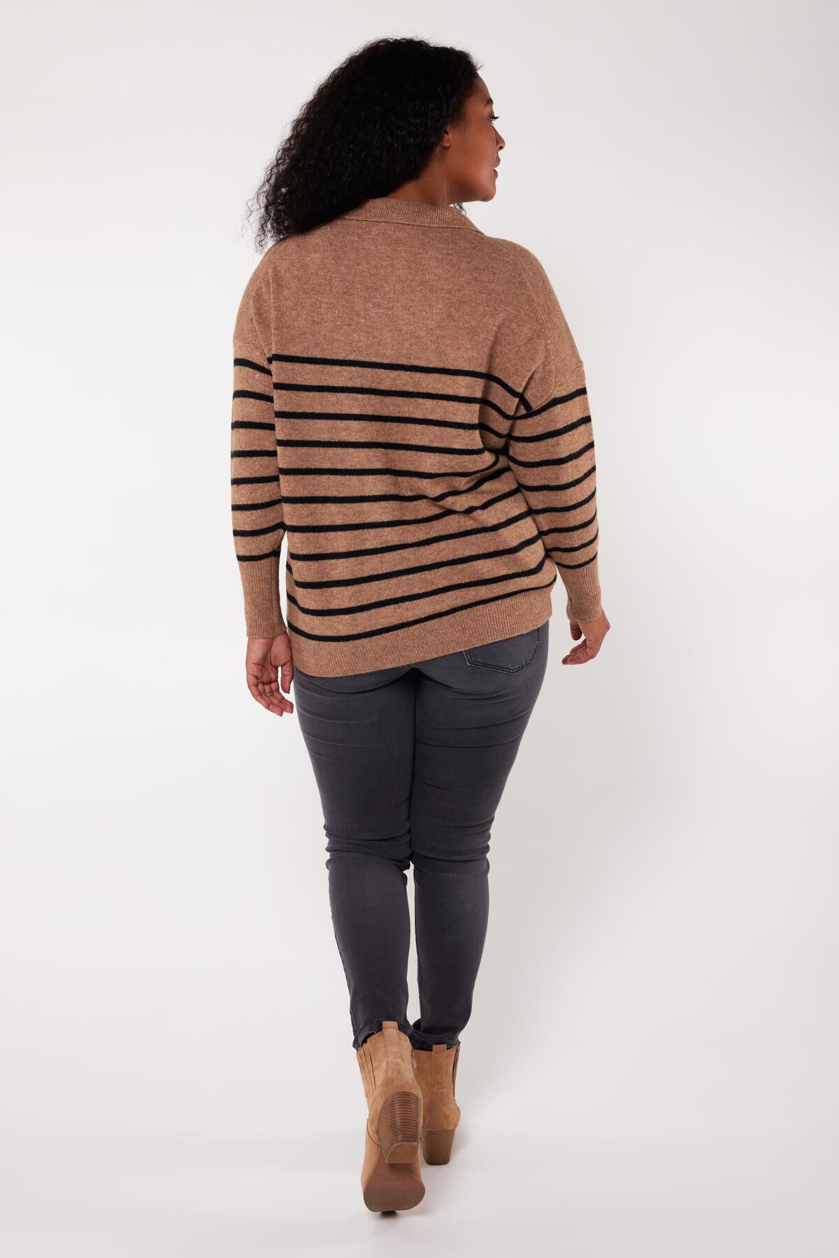 Su&eacute;ter de punto fino con cuello de polo image number 3