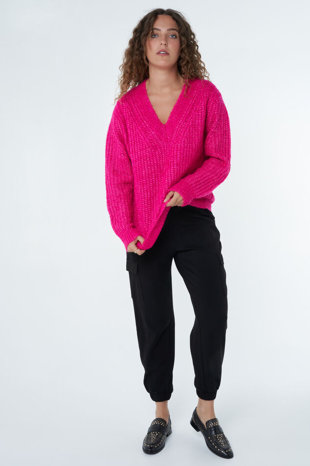 Suéter de punto grueso con escote en V image number 6