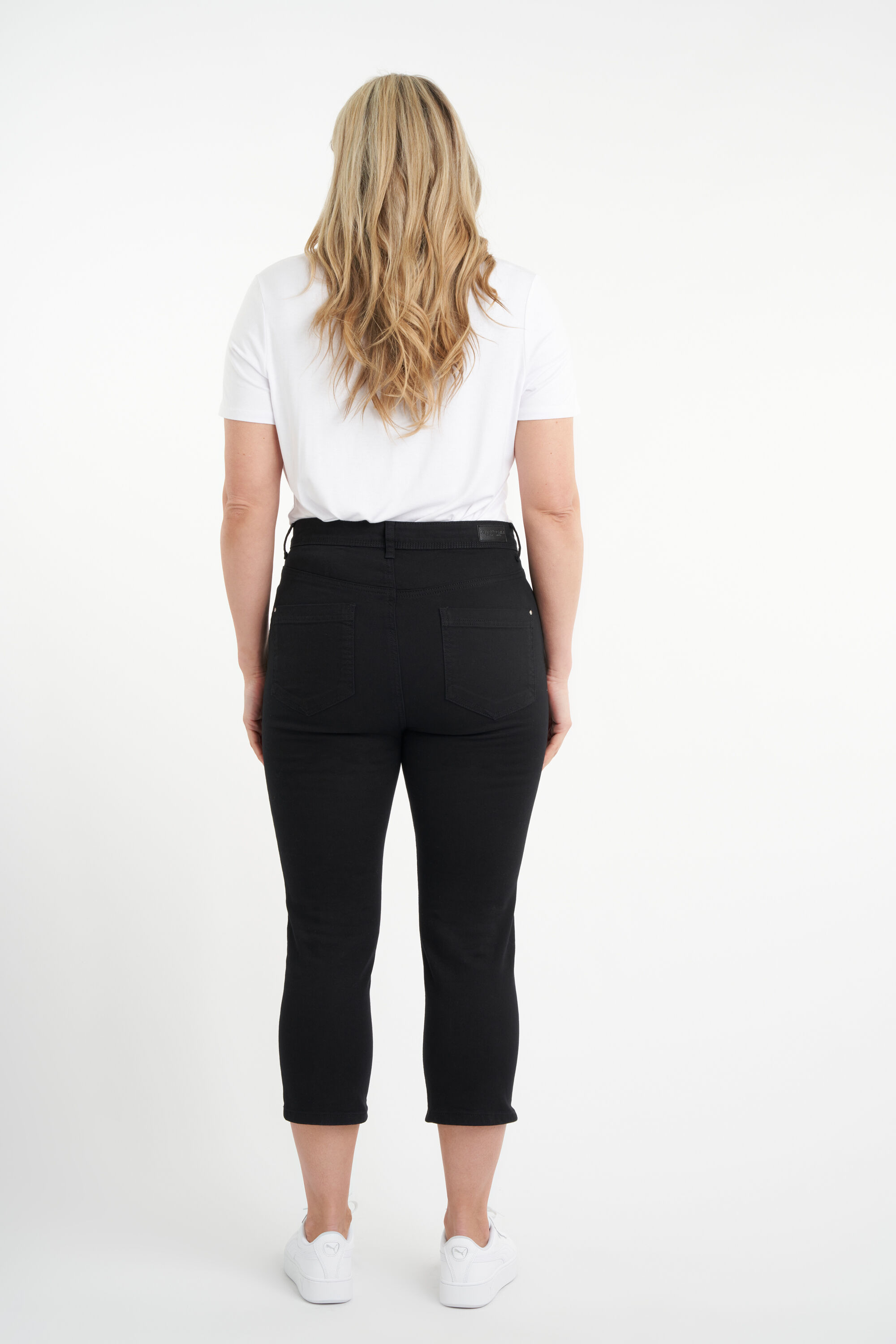 Vaqueros CHERRY 3/4 de corte pitillo y talle alto image number 4