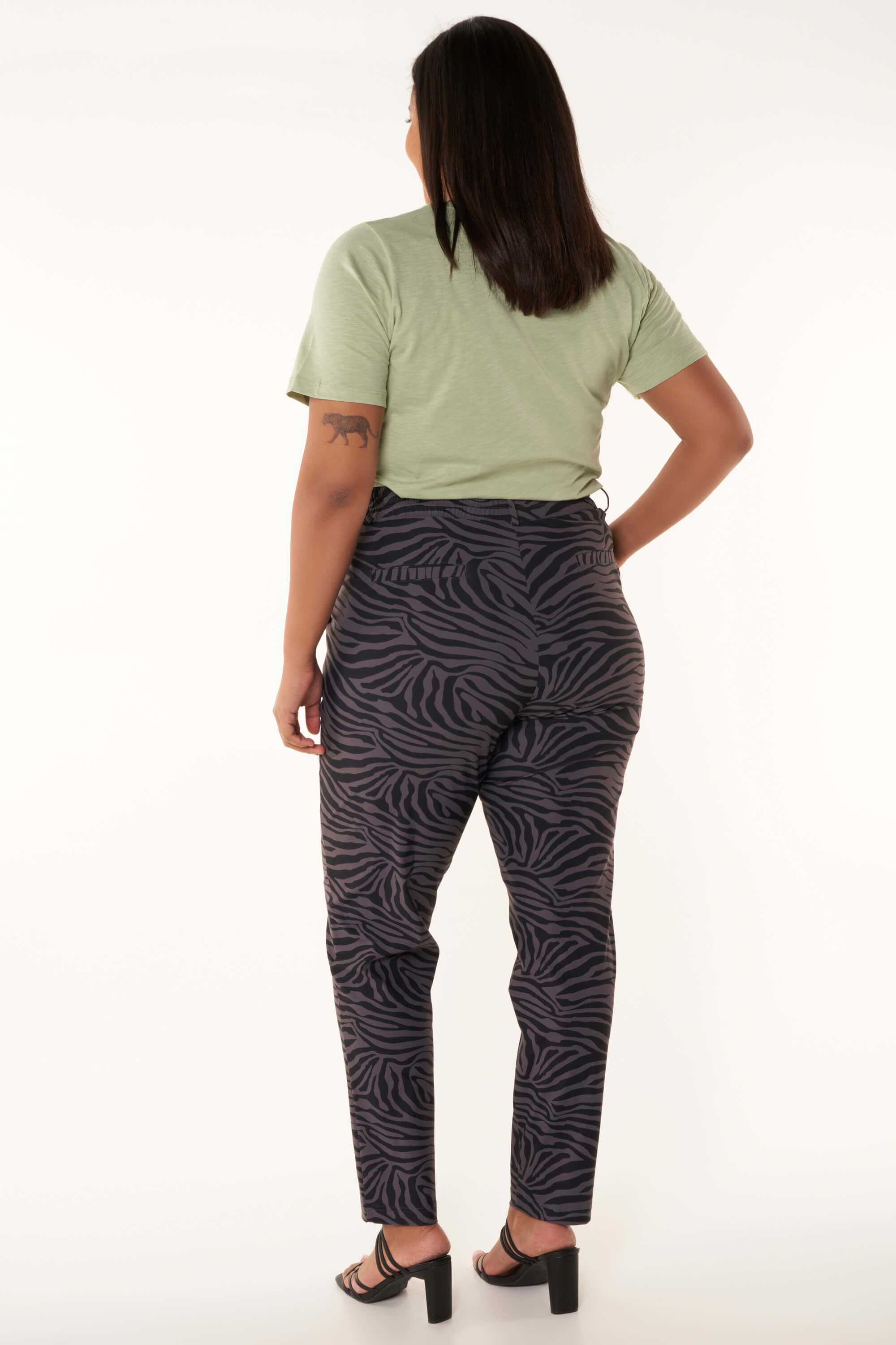 Pantal&oacute;n a prueba de viajes image number 3