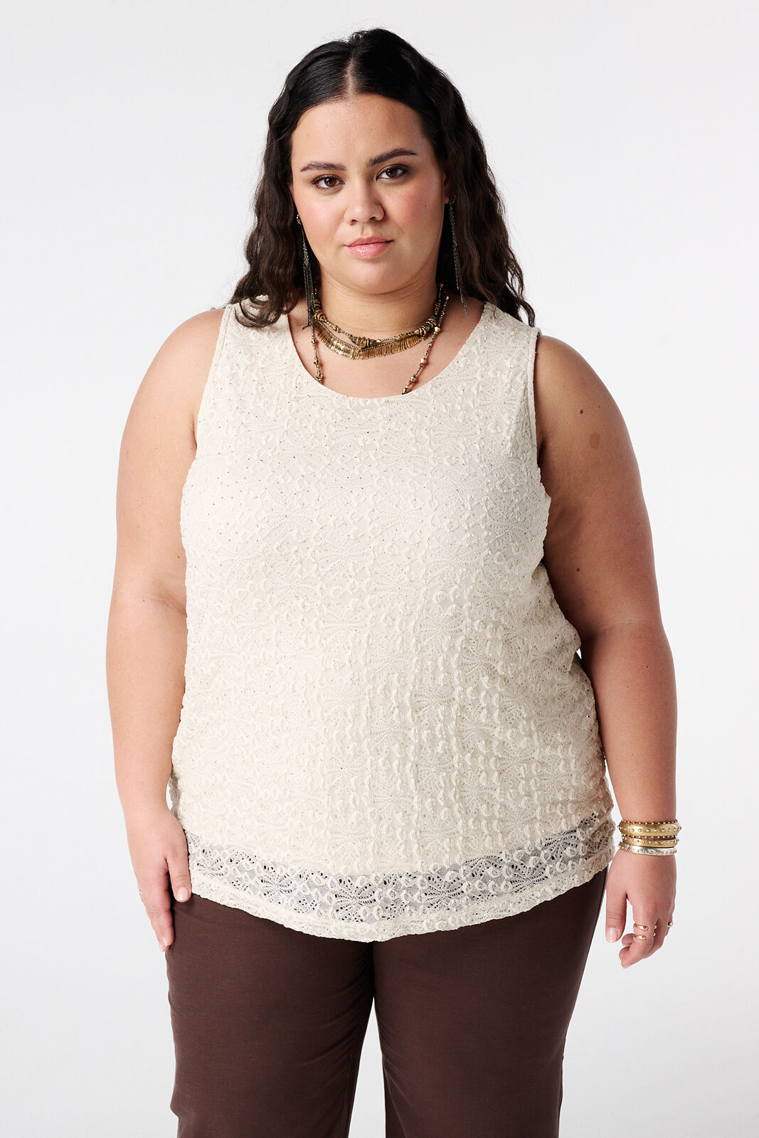 Top de encaje con pedrer&iacute;a image number 0