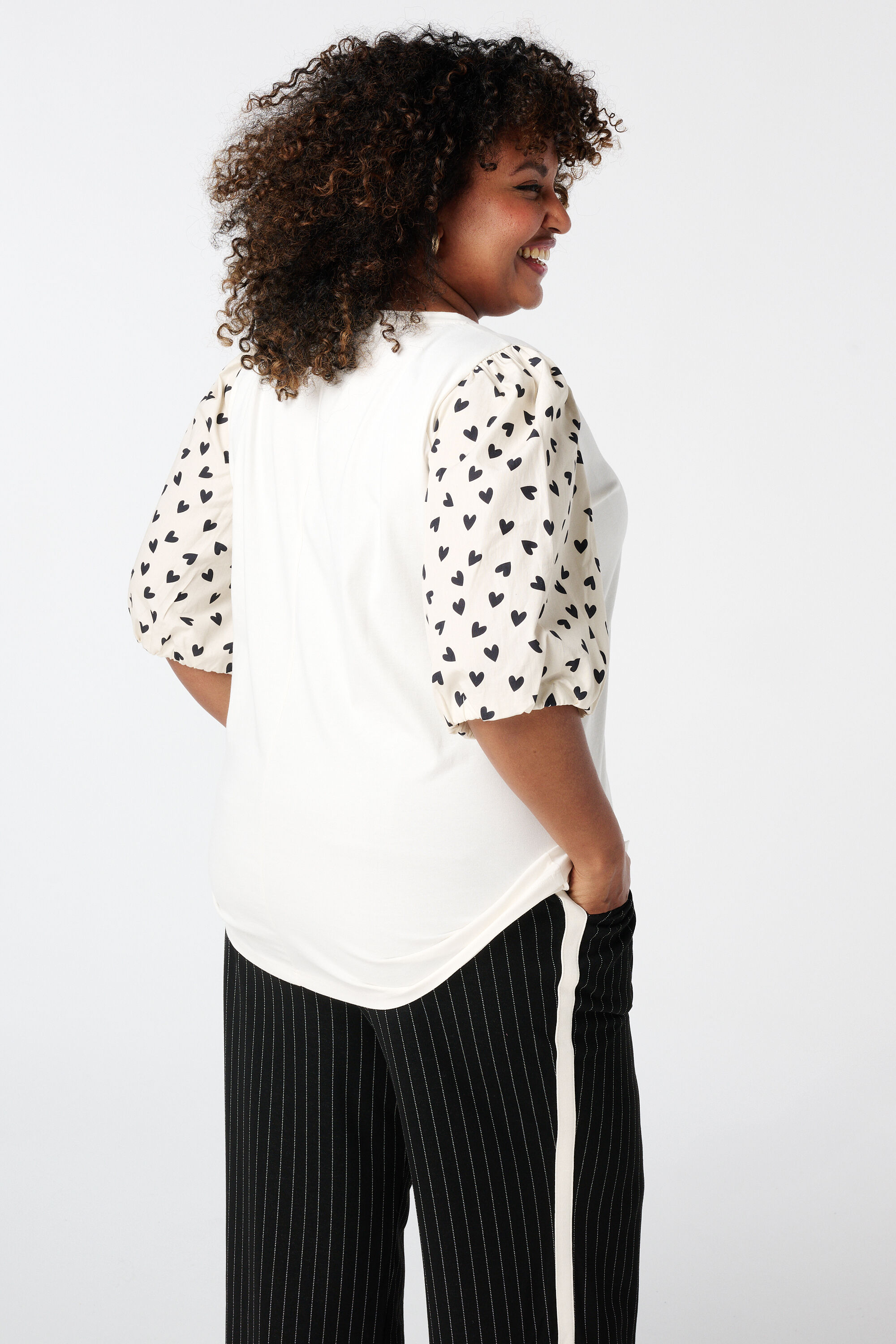 Camiseta con mangas abullonadas image number 3