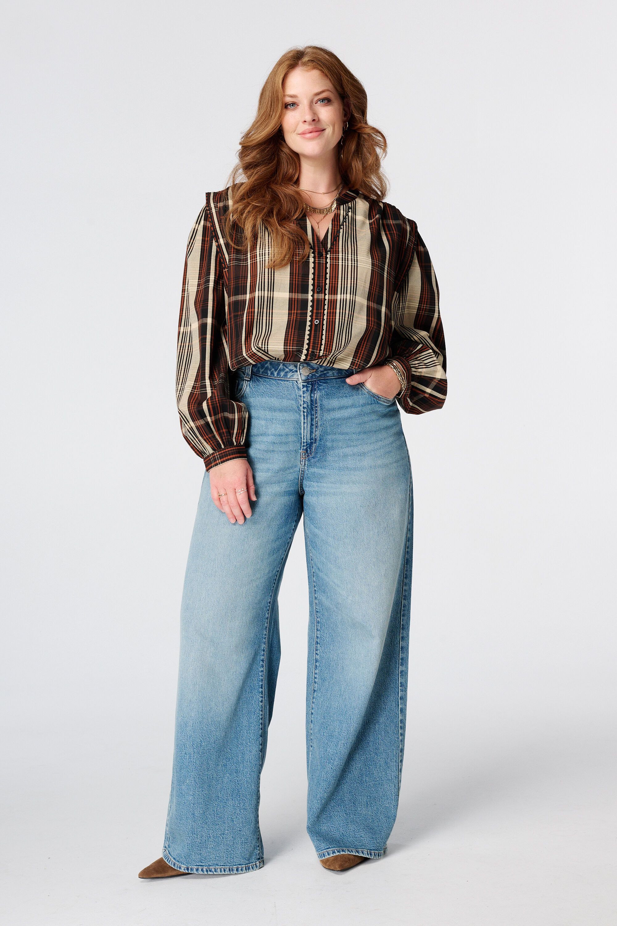 Blusa de cuadros con mangas de volantes image number 3