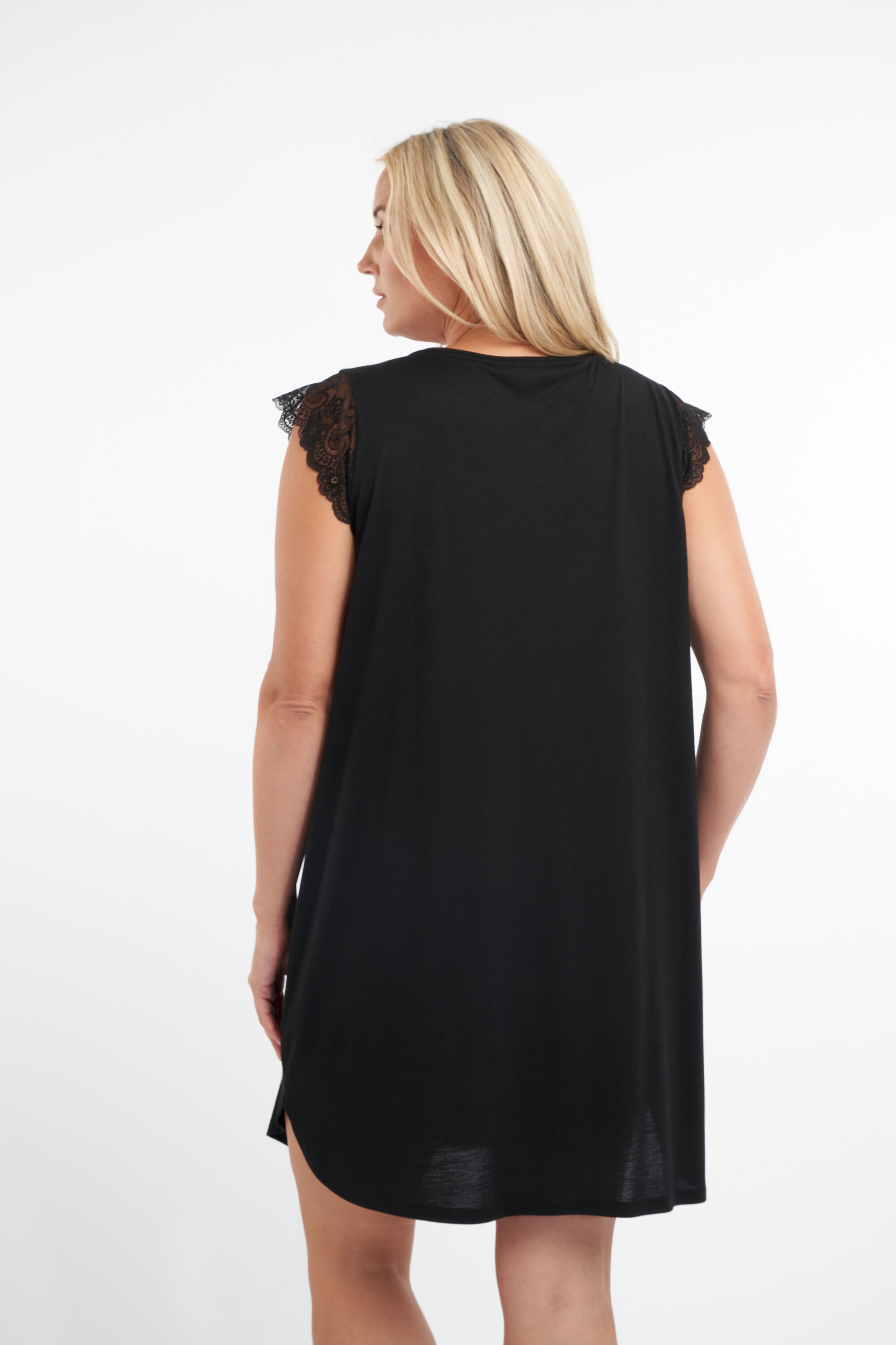 Camis&oacute;n con detalles de encaje image number 4