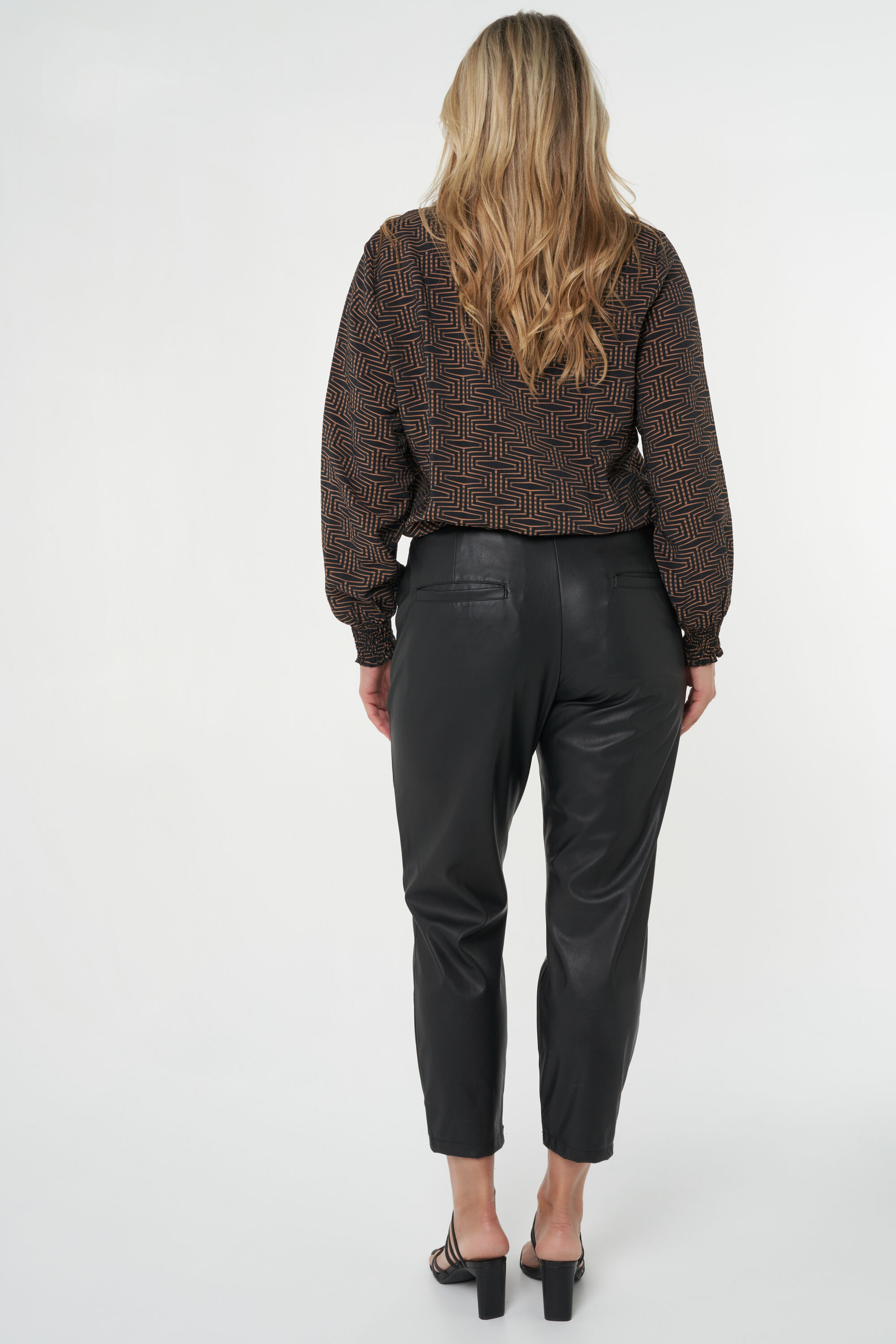 Pantalones de cuero sint&eacute;tico image number 4