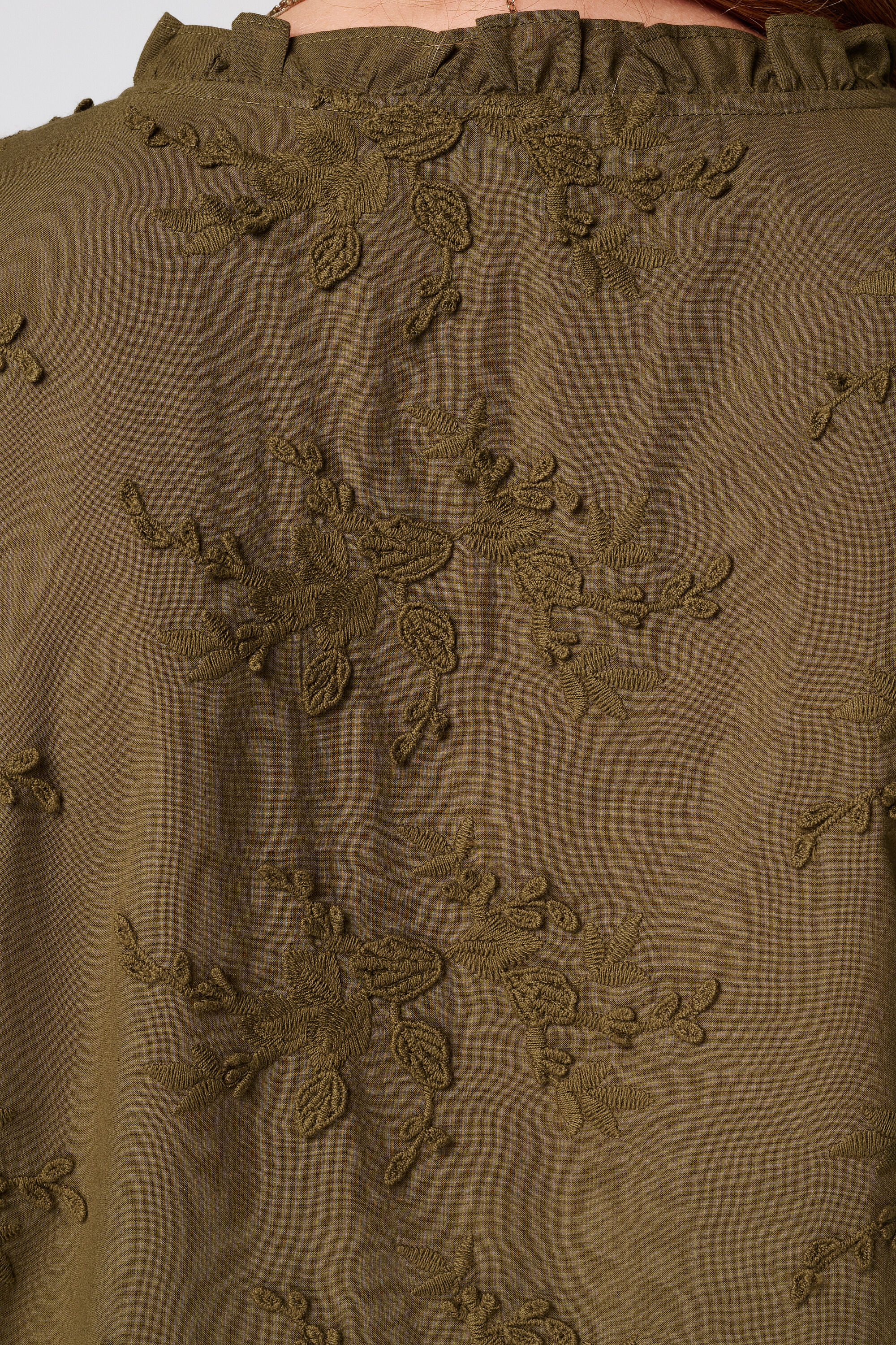 Blusa con bordados image number 6