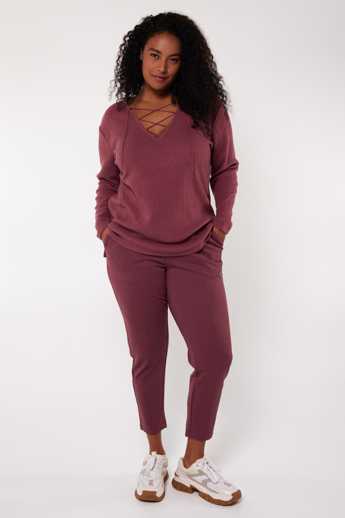 Top de corte recto con escote en V  image number 0