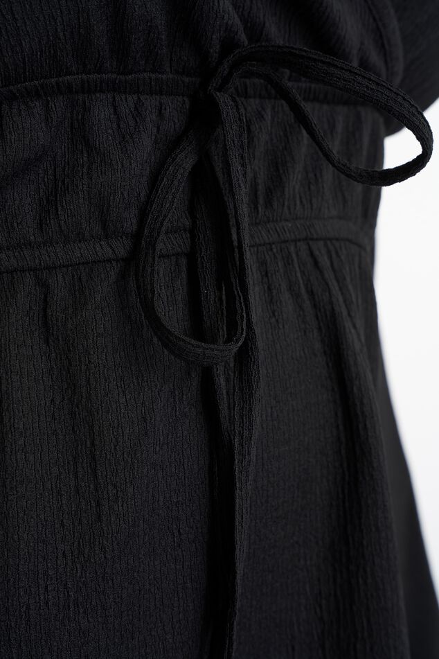 Top cruzado con mangas abullonadas image number 5