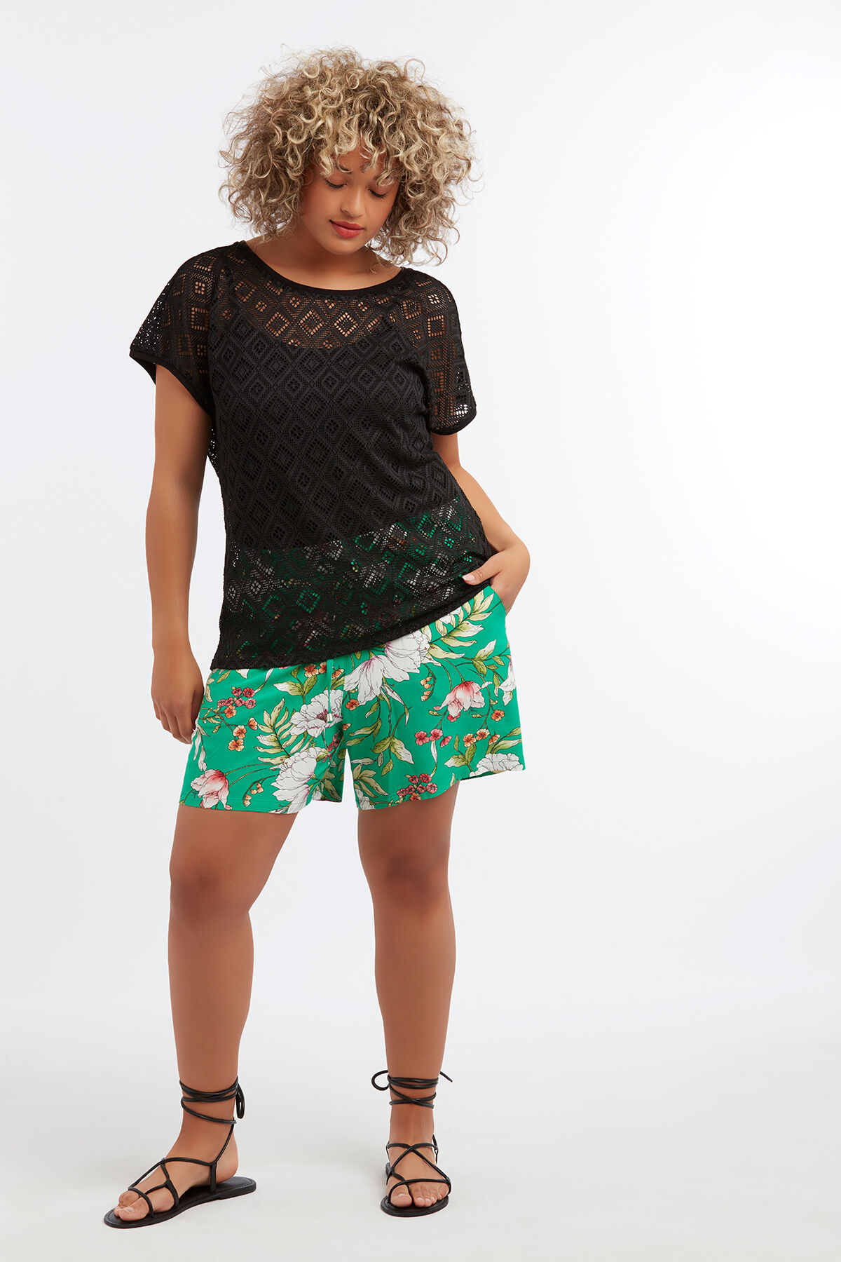 Top calado con tirantes cruzados  image number 3