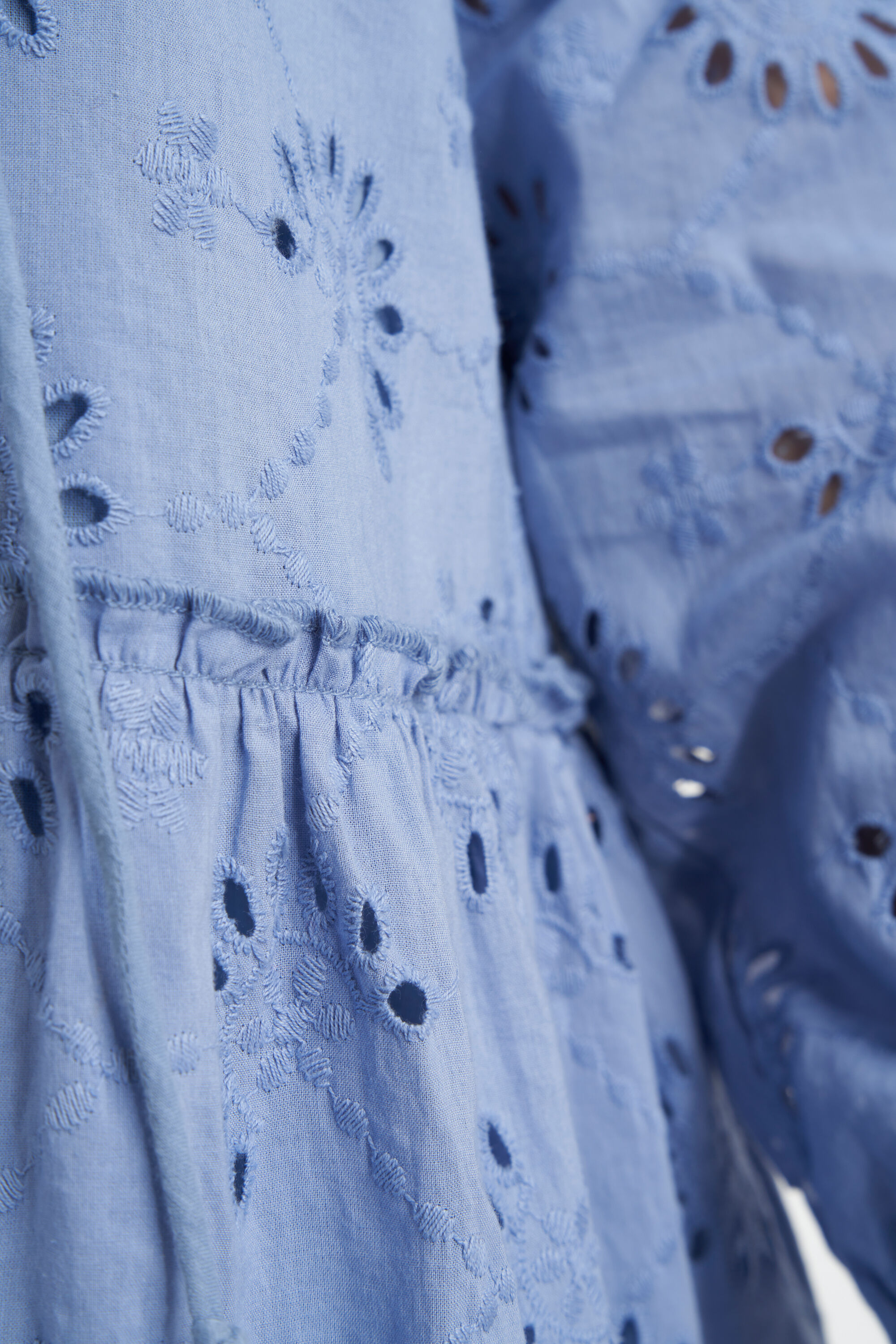 Vestido con volantes y corte en A image number 5