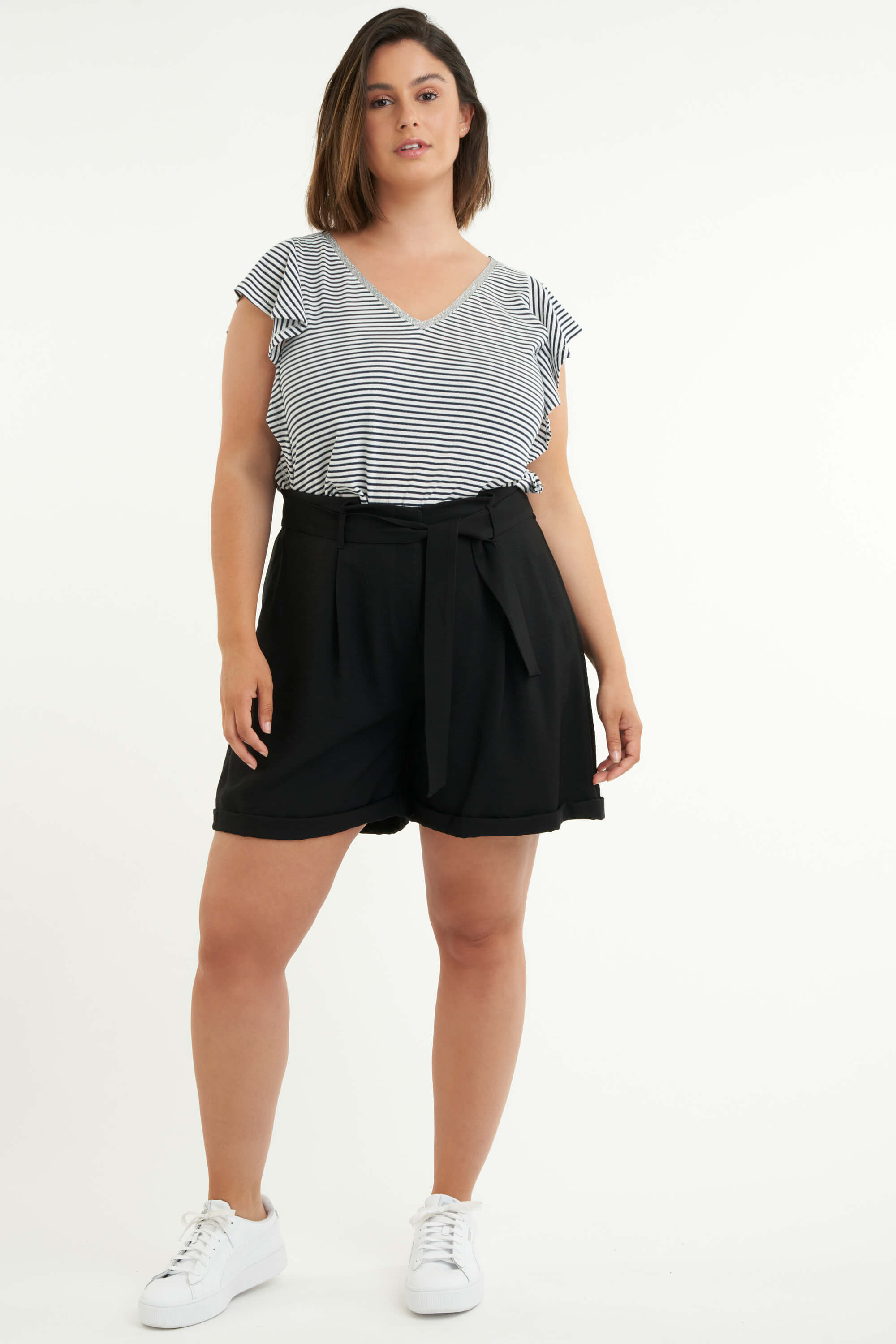 Shorts con un cintur&oacute;n image number 5