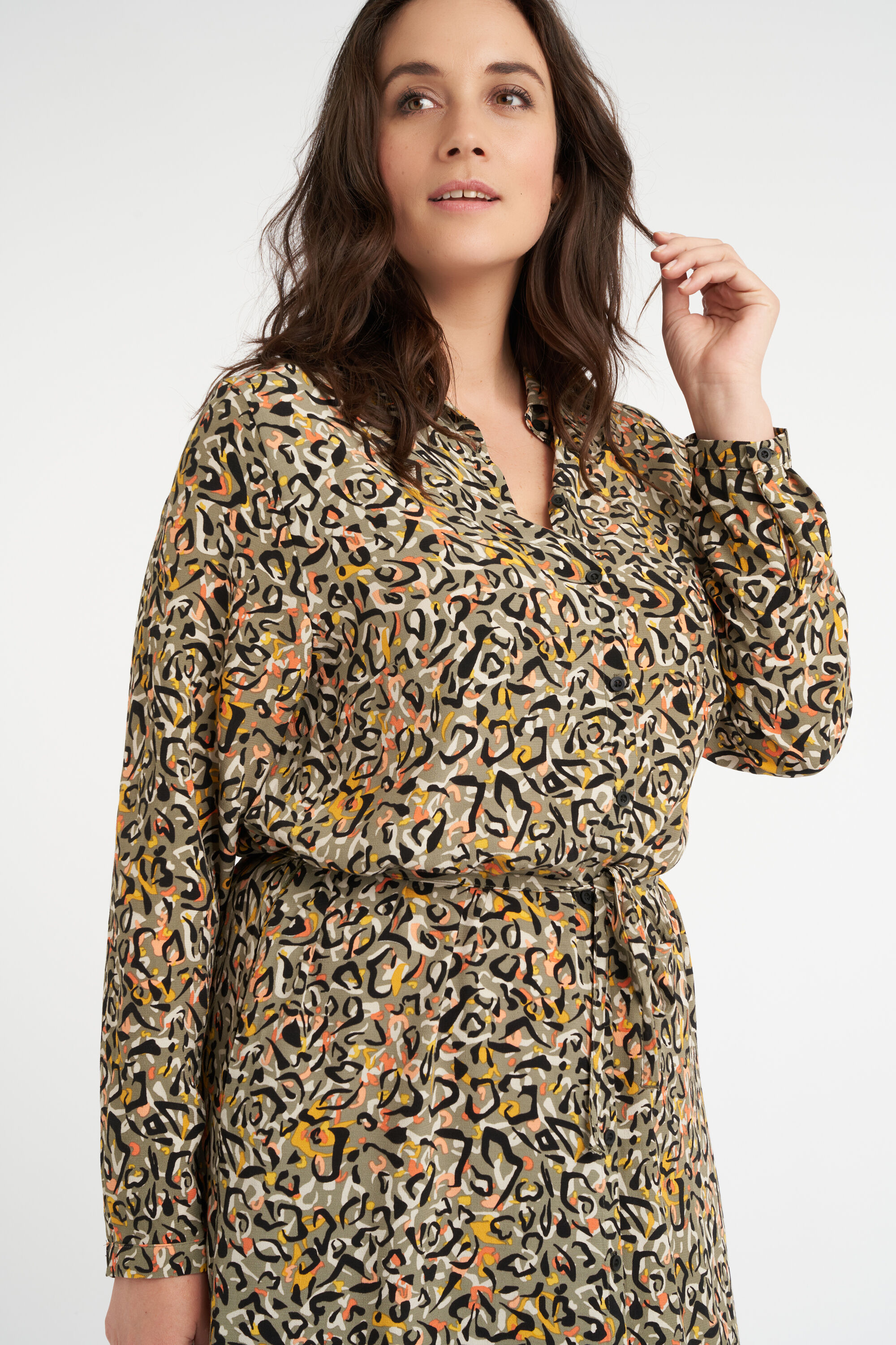 Vestido largo con cinto atado image number 5