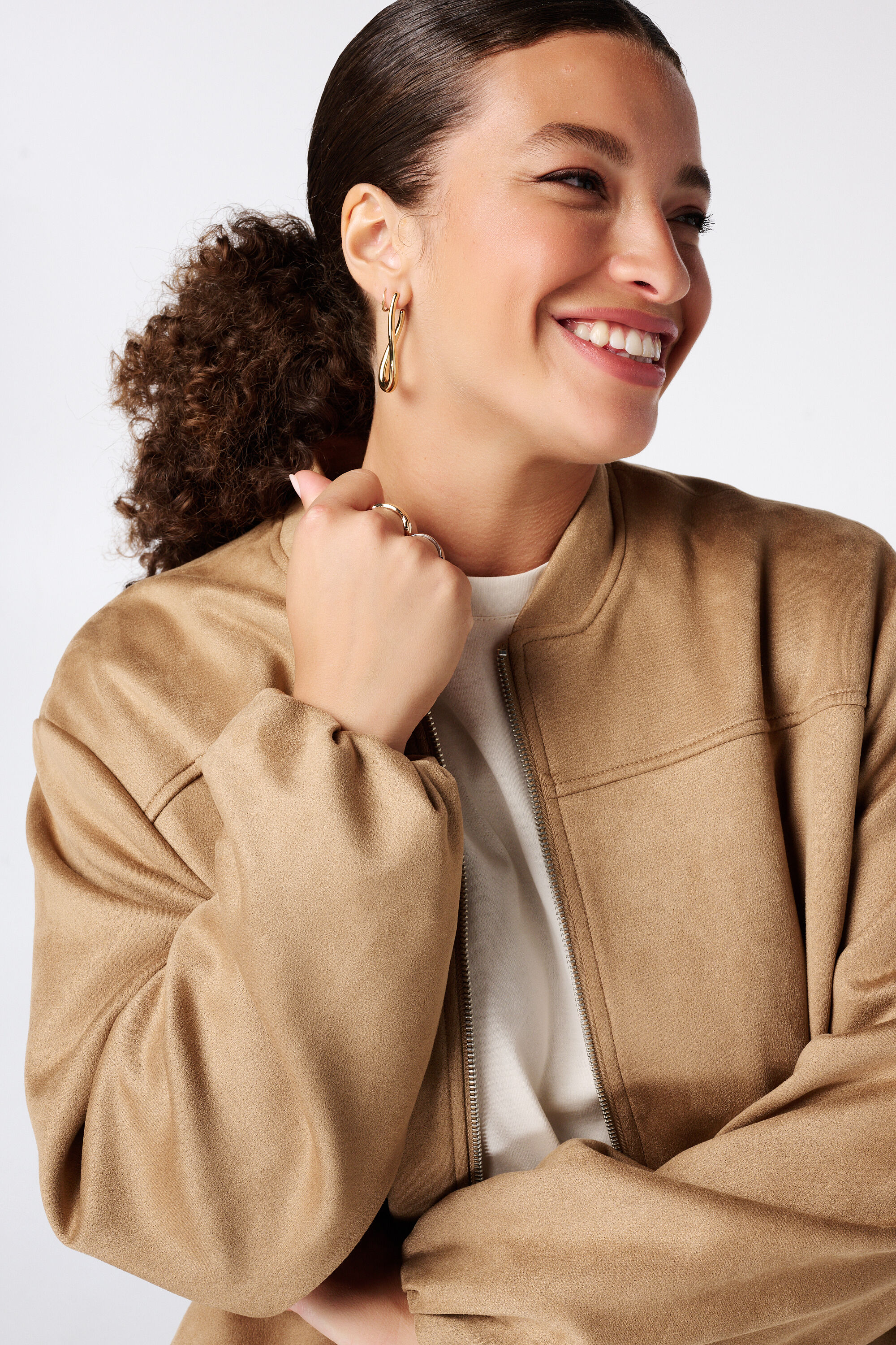 Chaqueta bomber de ante sint&eacute;tico image number 4